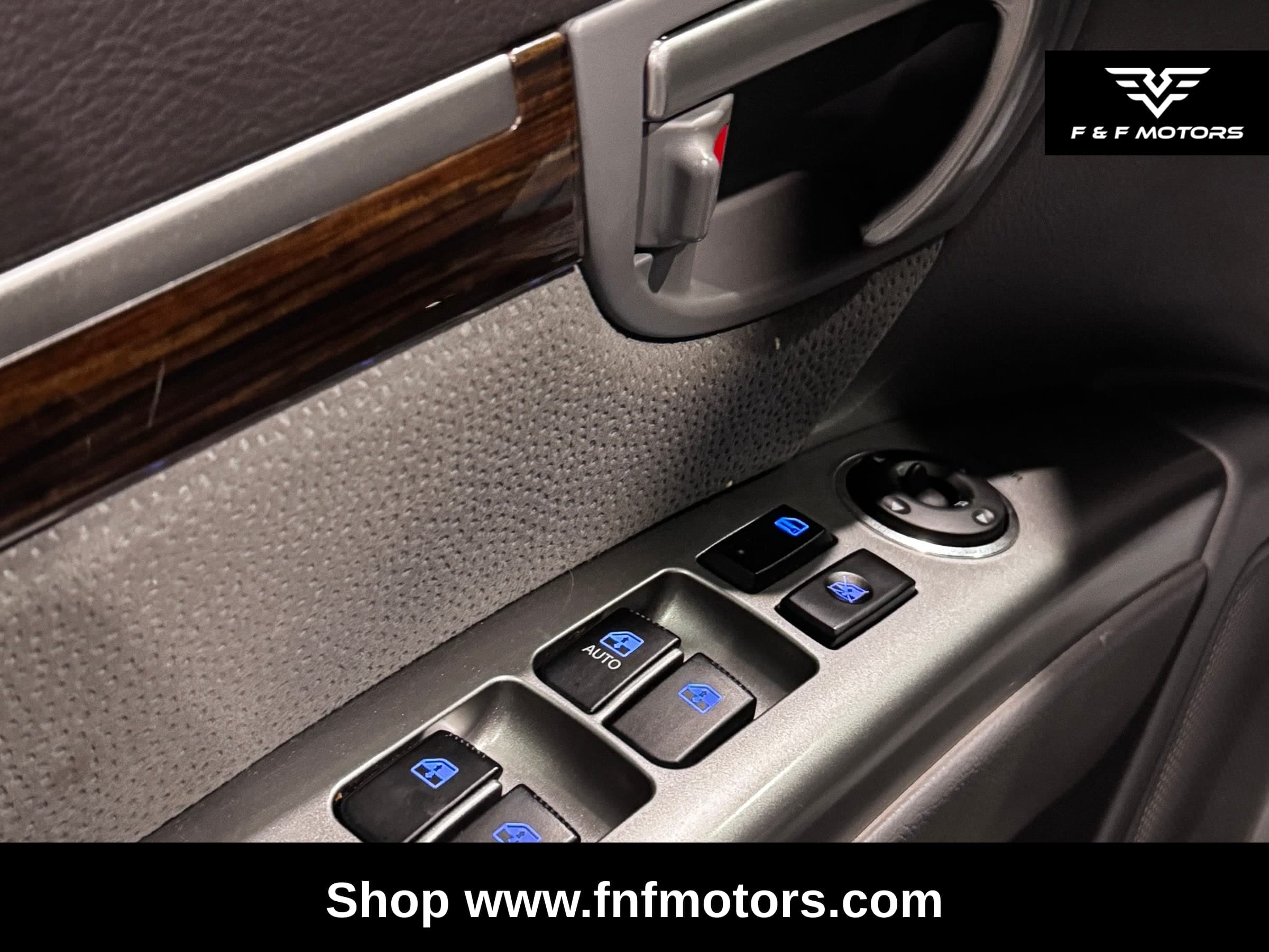 2011 Hyundai Santa Fe SE — Interior