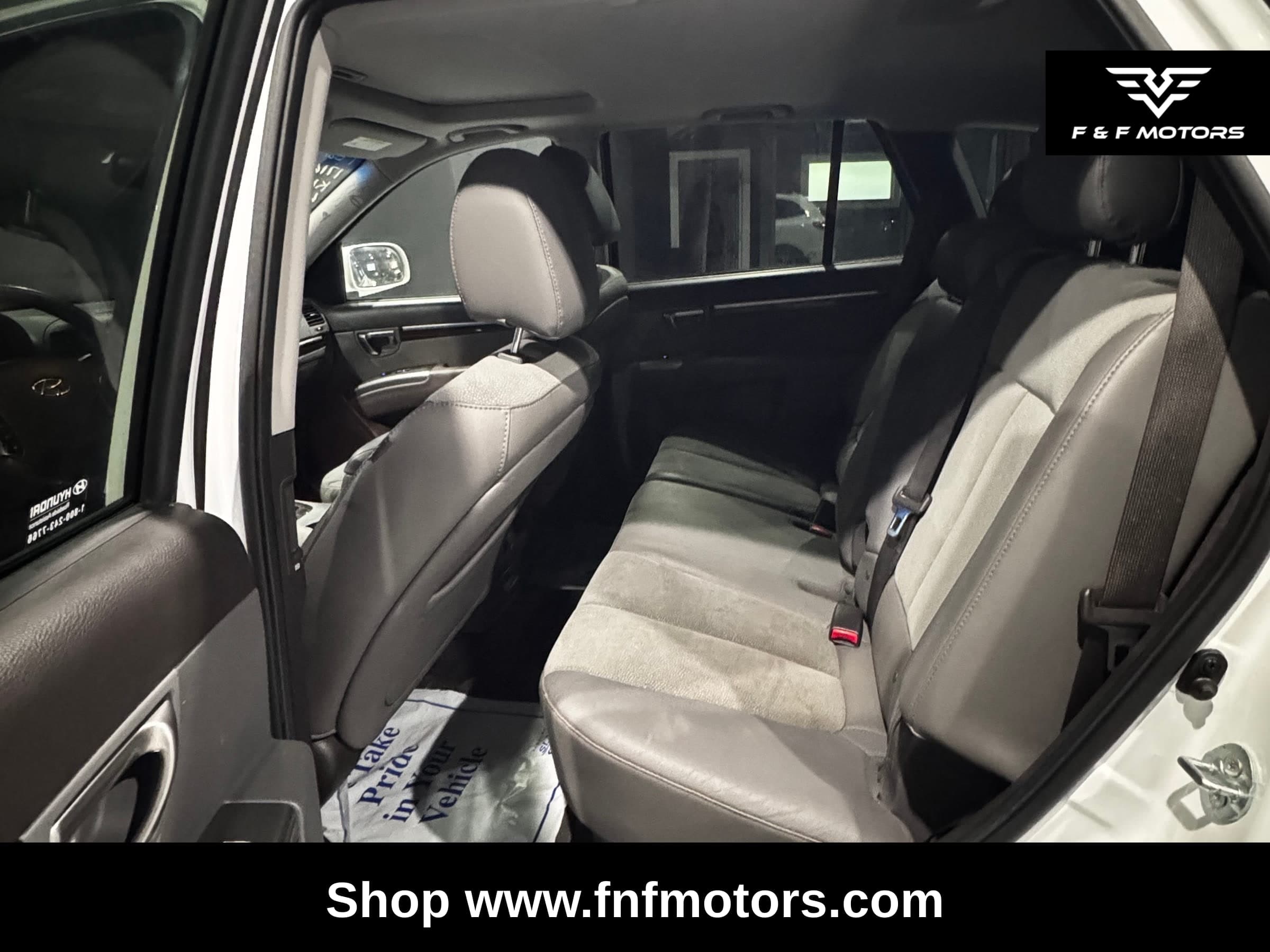 2011 Hyundai Santa Fe SE — Interior