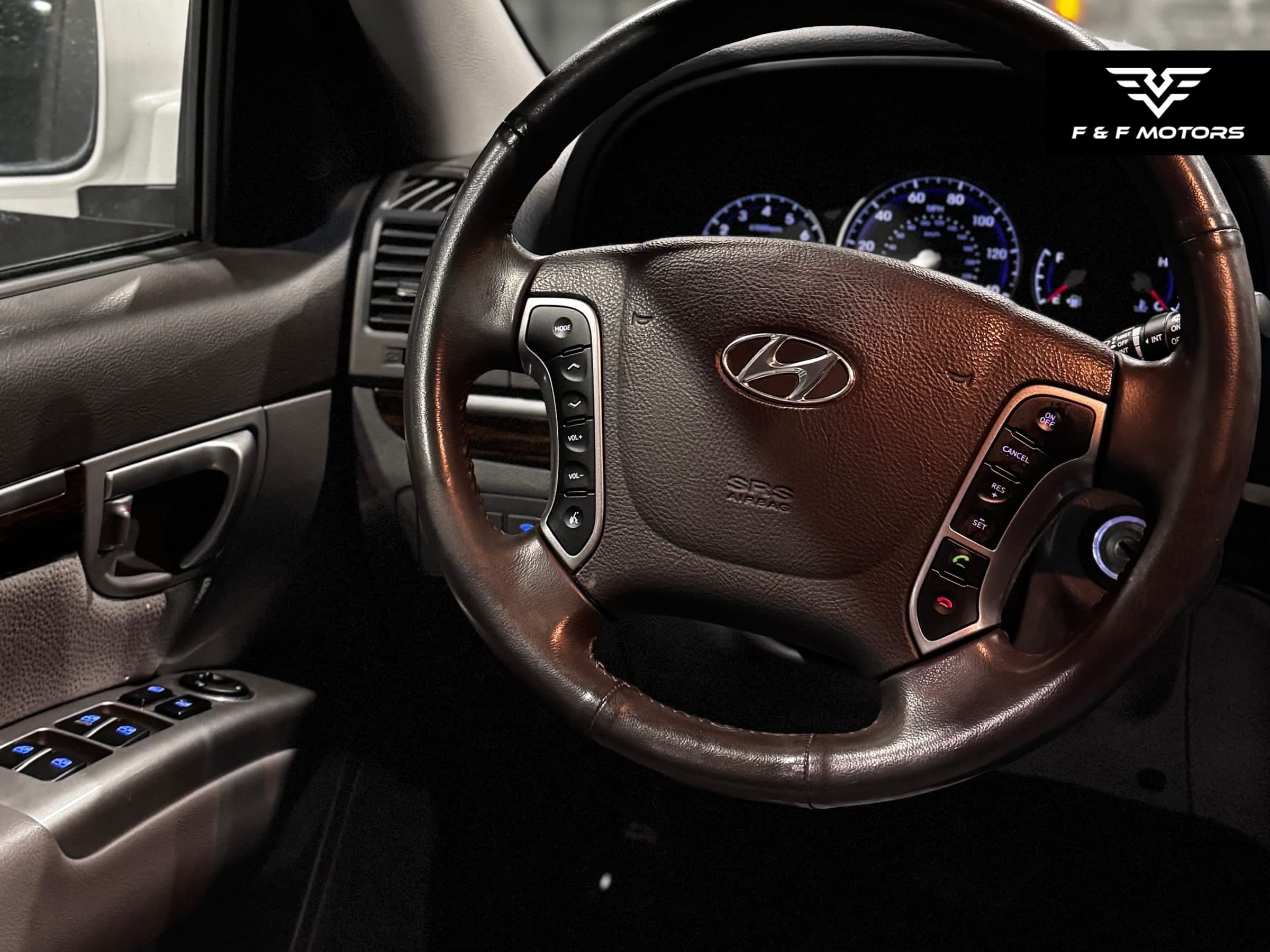 2011 Hyundai Santa Fe SE — Interior