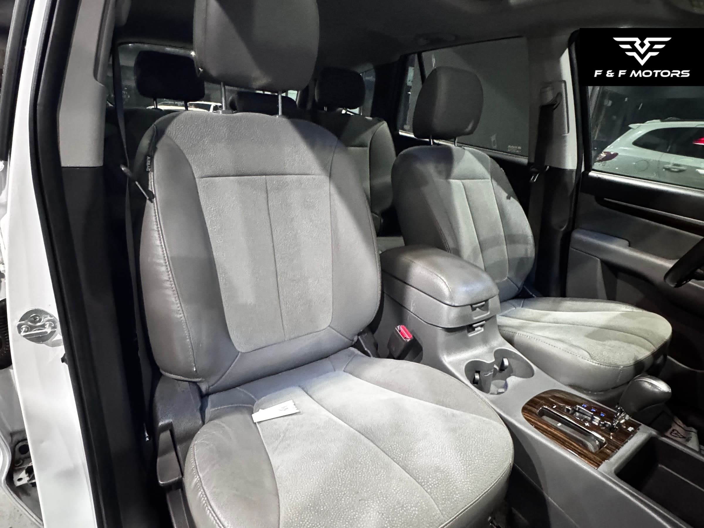 2011 Hyundai Santa Fe SE — Interior