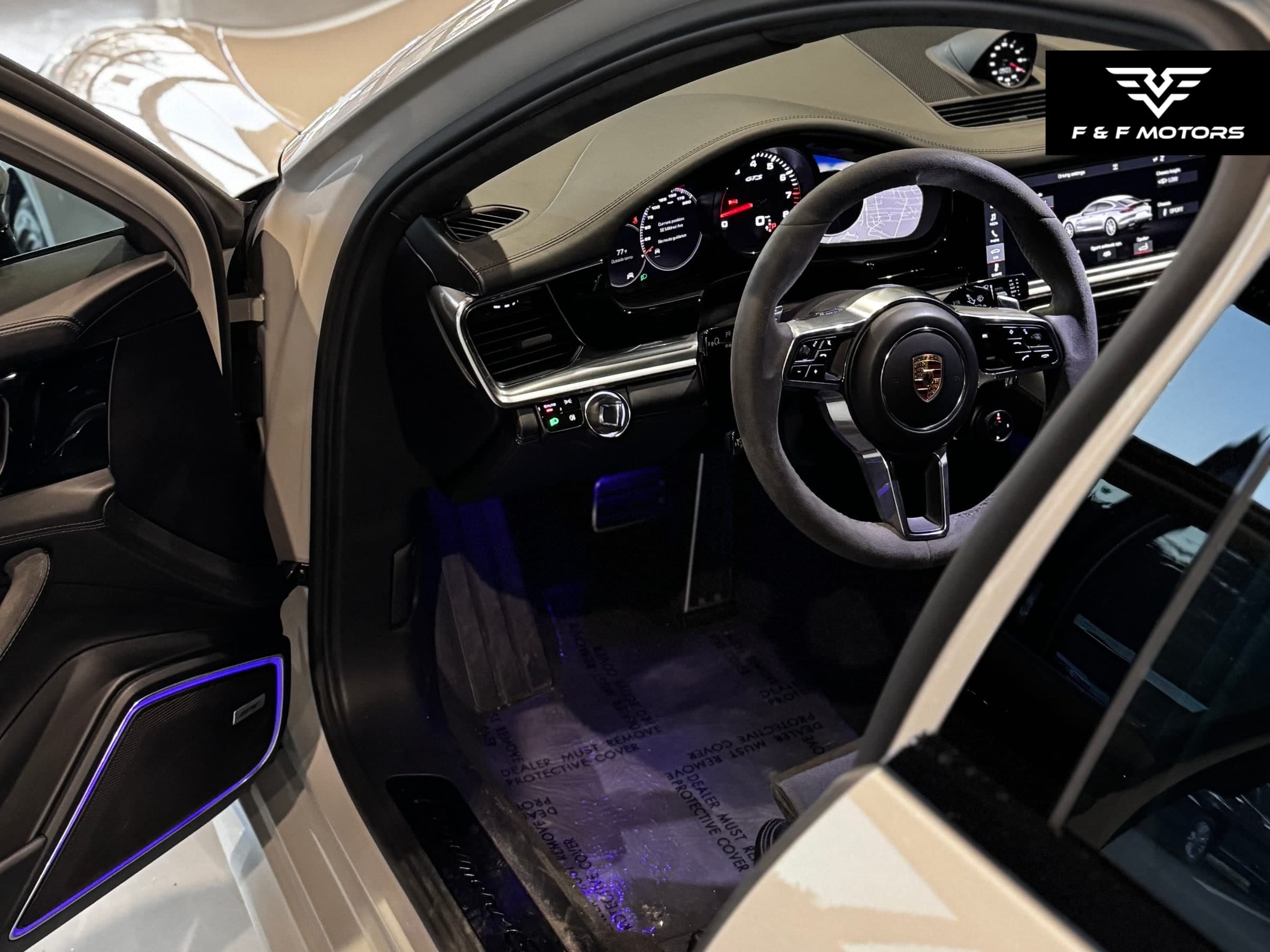 2020 Porsche Panamera GTS — Interior
