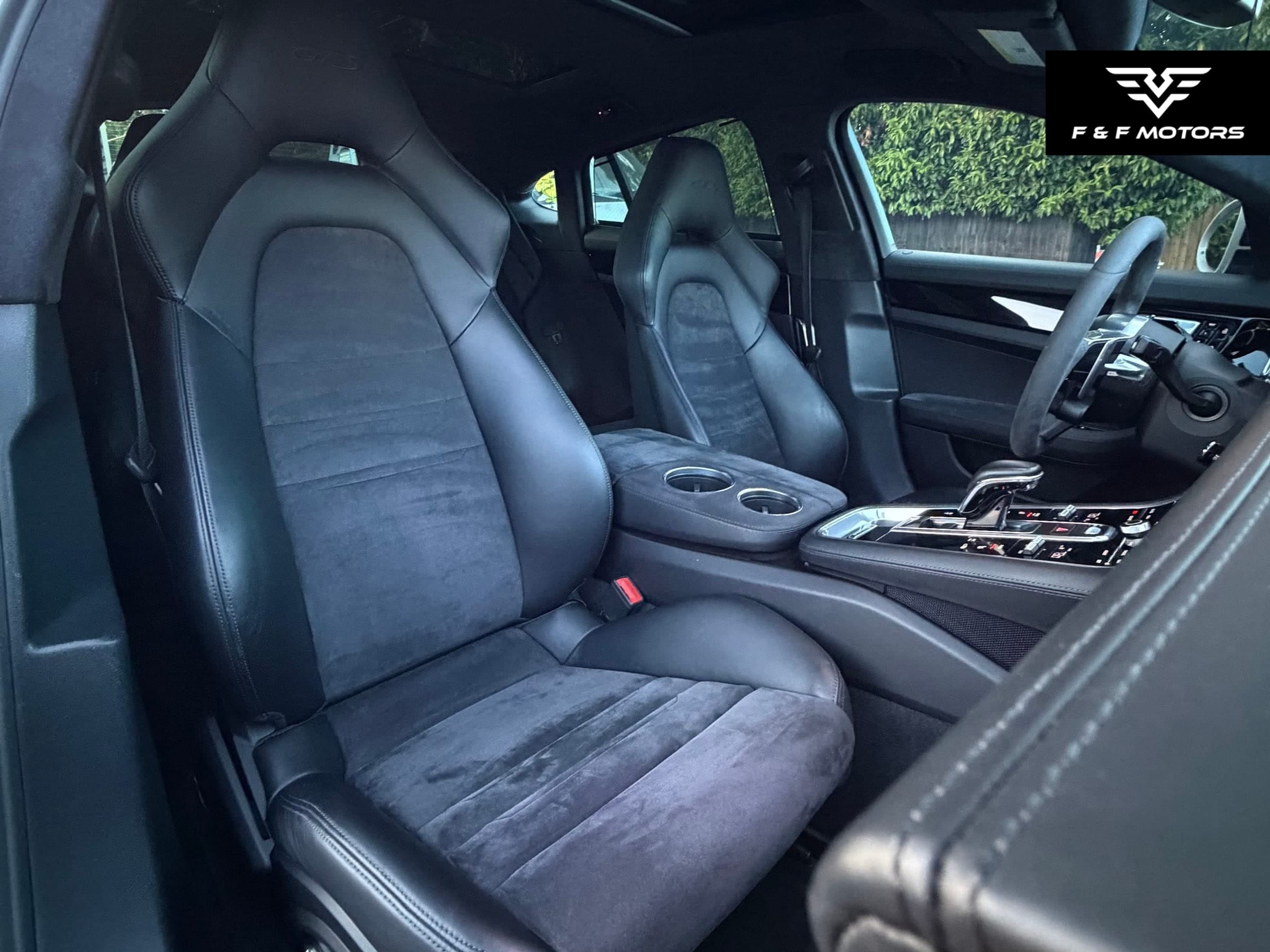 2020 Porsche Panamera GTS — Interior