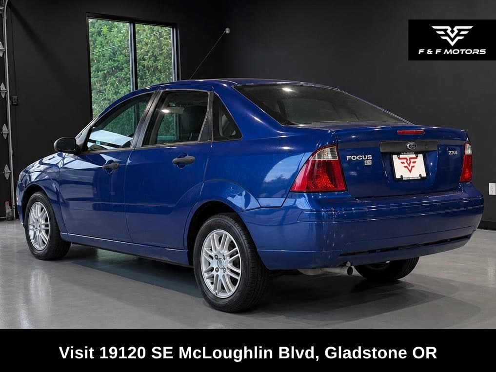 2005 Ford Focus ZX4 photo 4