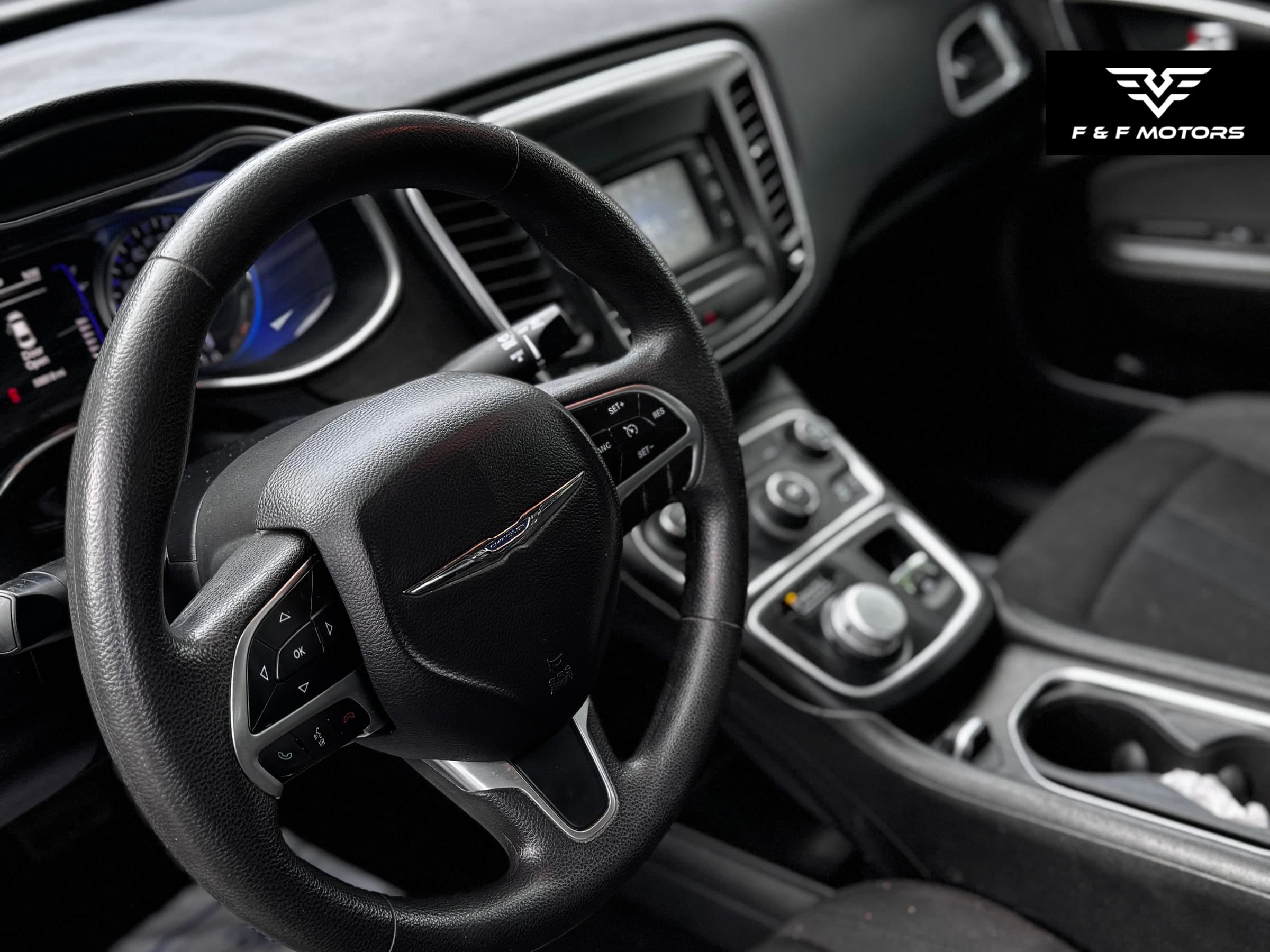 2015 Chrysler 200 Limited — Interior