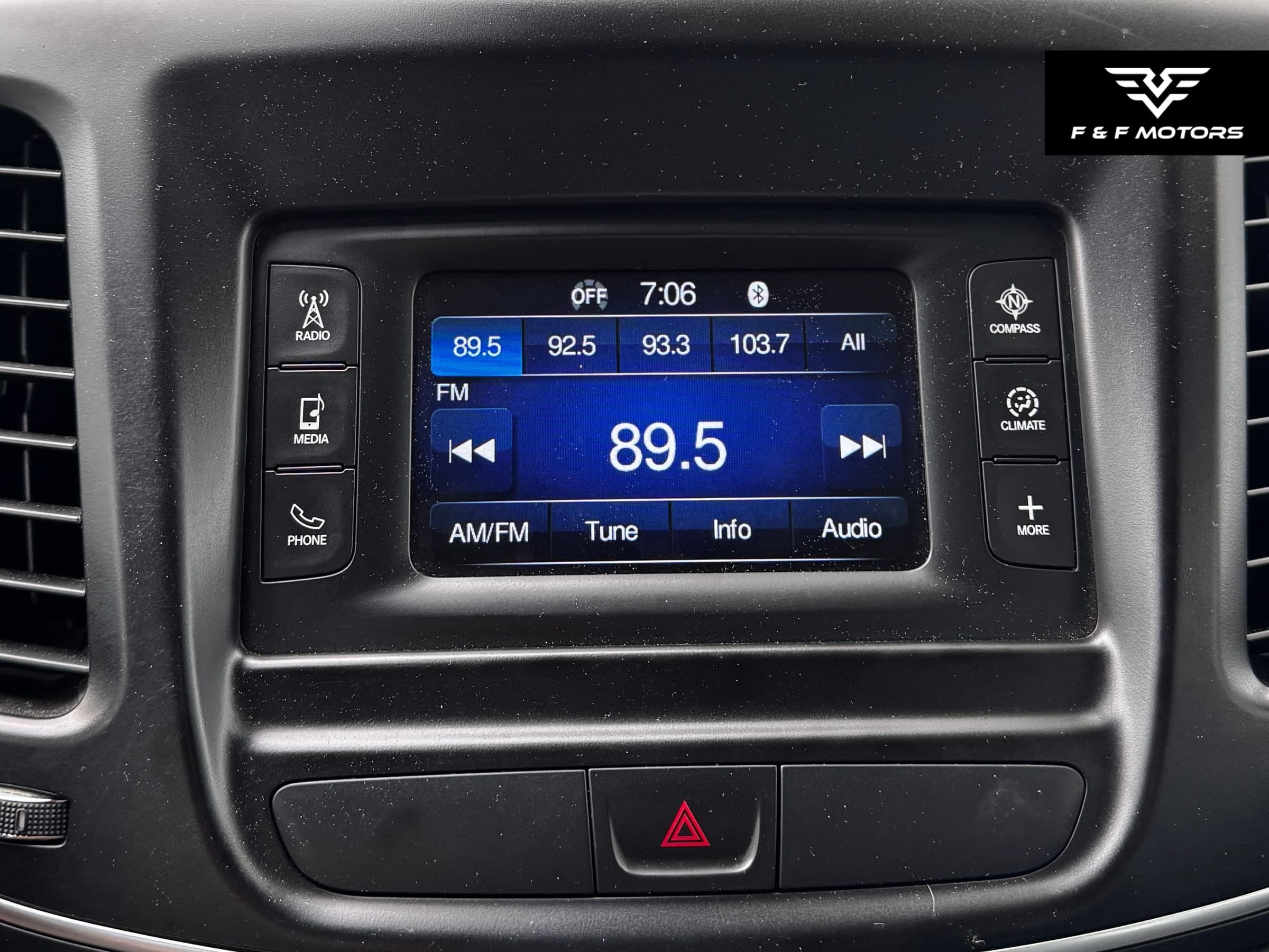 2015 Chrysler 200 Limited photo 15