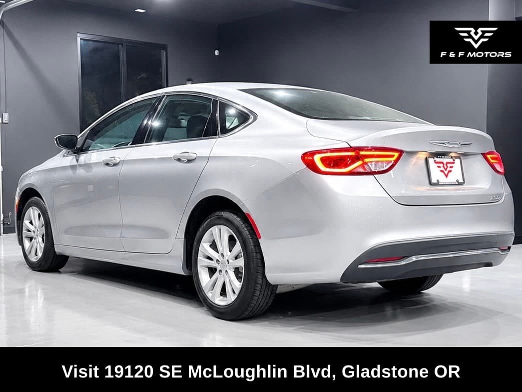 2015 Chrysler 200 Limited — Exterior