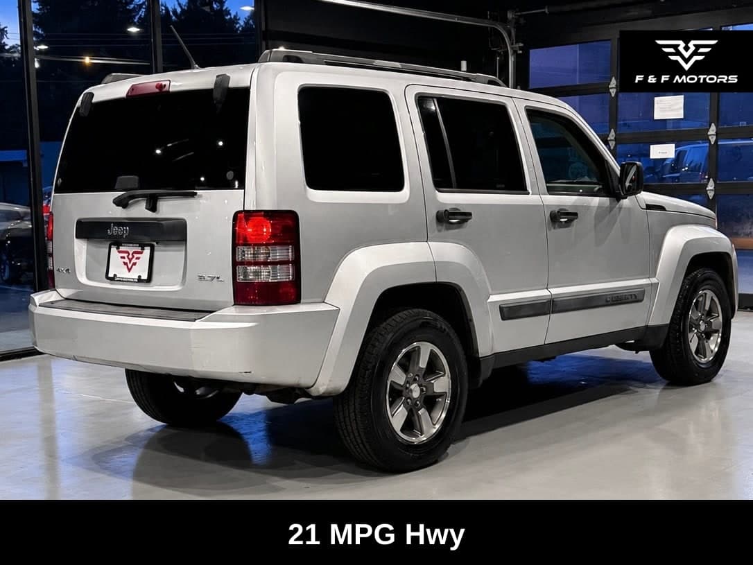 2008 Jeep Liberty Sport photo 3