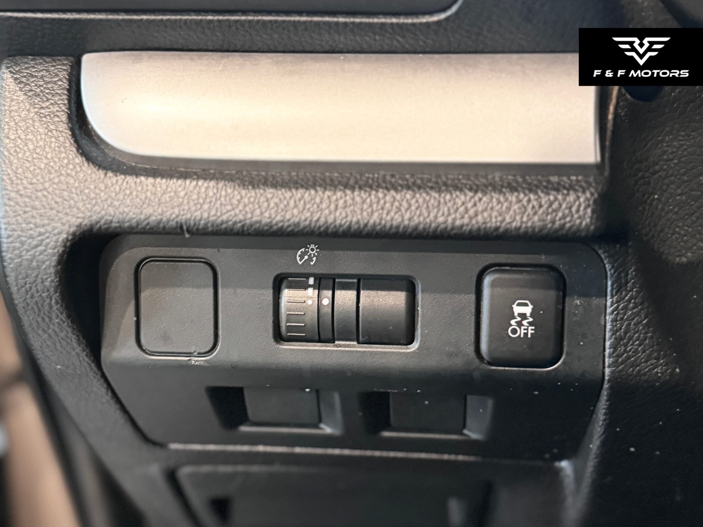 2014 Subaru Forester 2.5I Premium — Interior