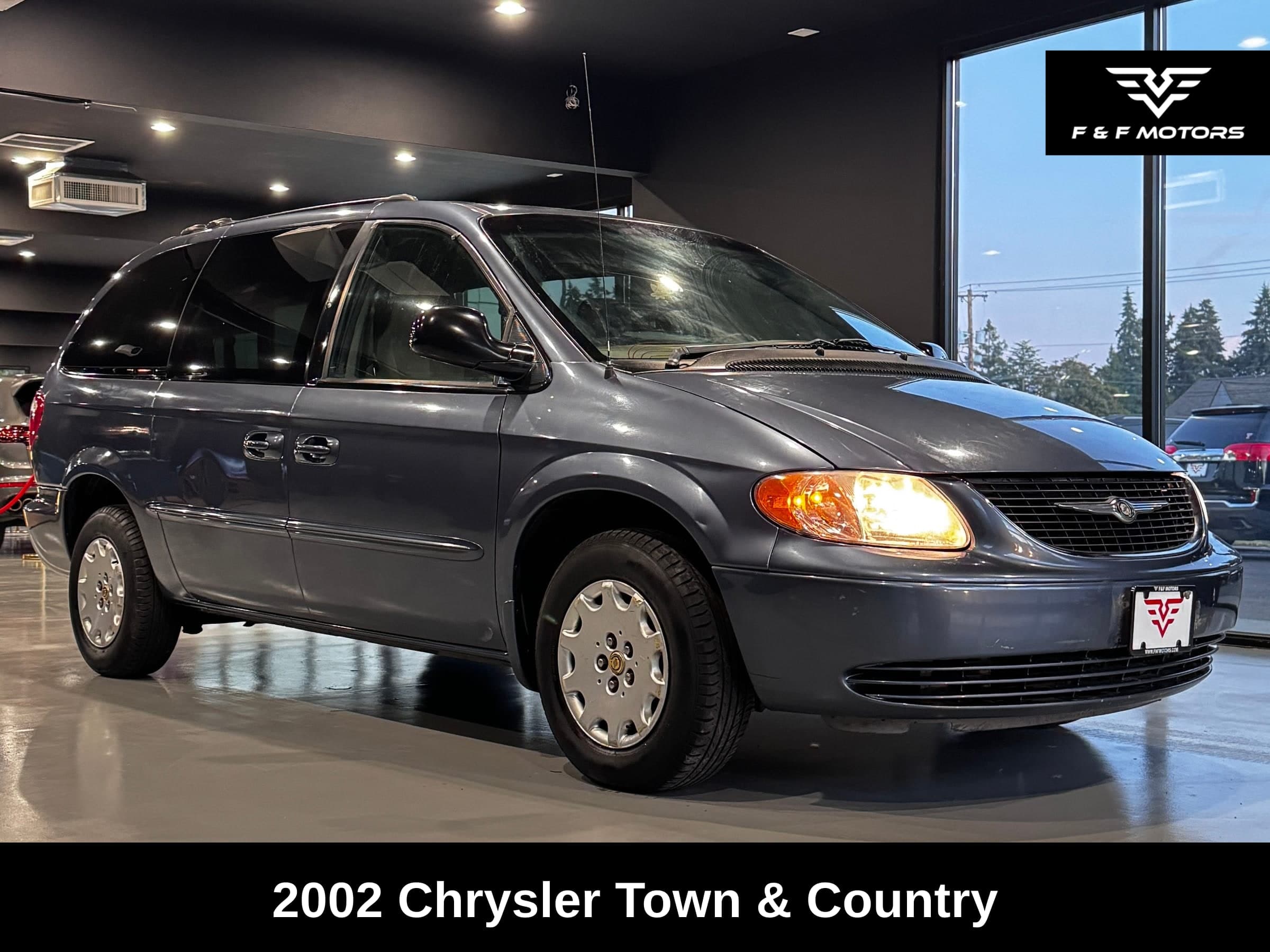 2002 Chrysler Town & Country LX — Exterior