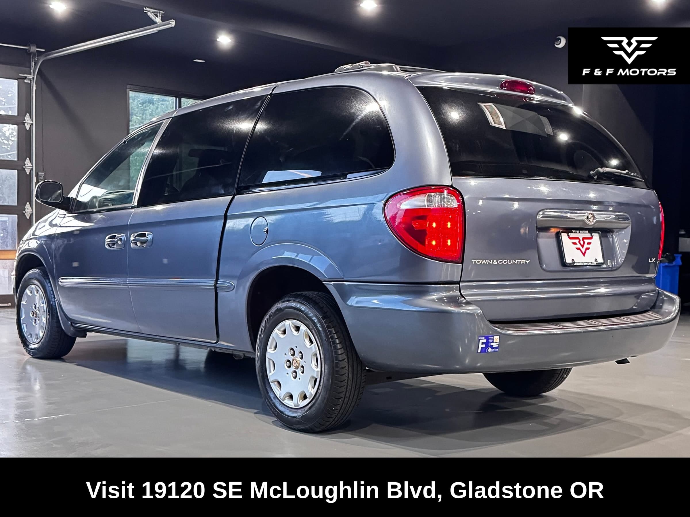 2002 Chrysler Town & Country LX — Exterior