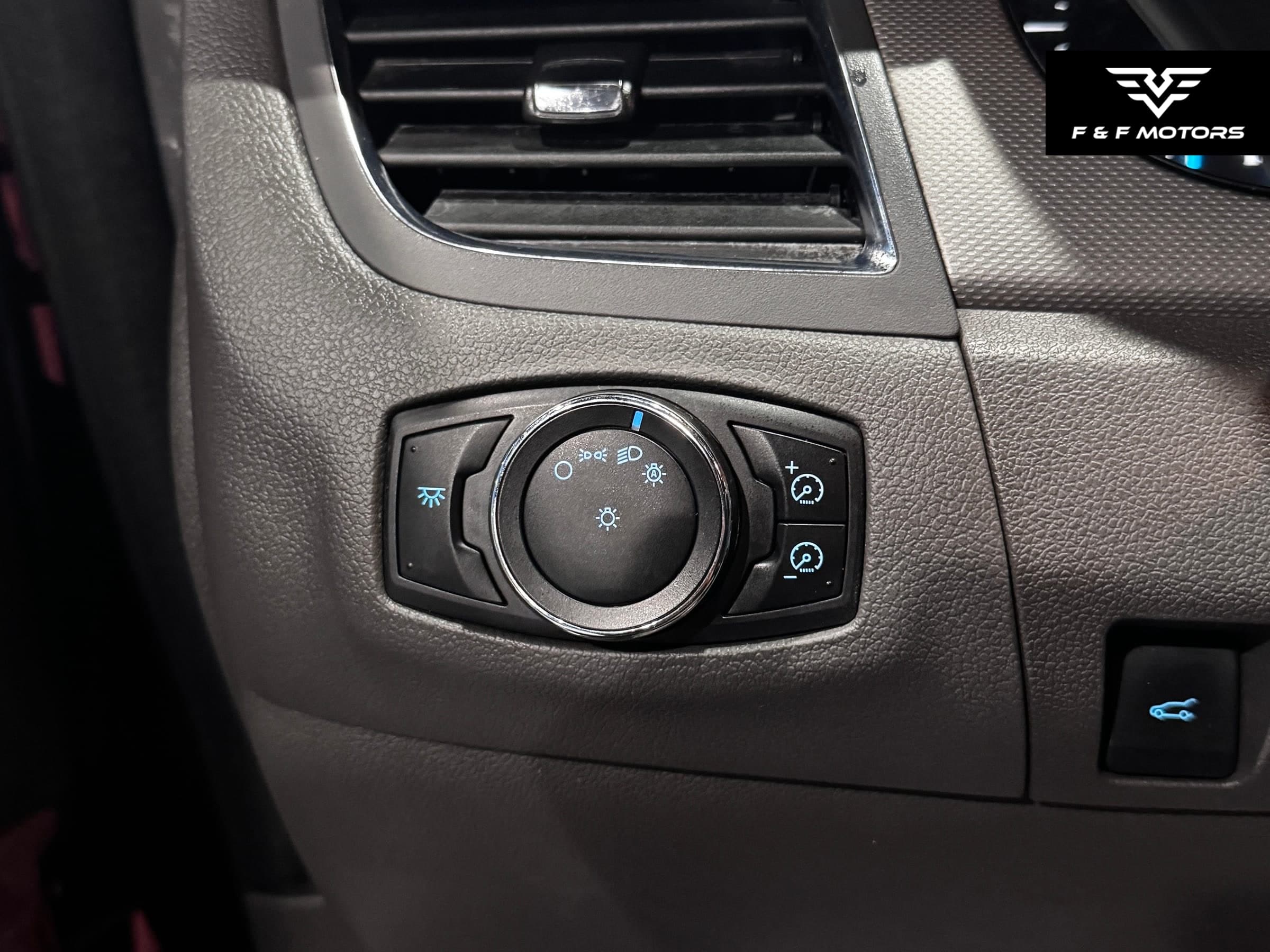 2013 Ford Edge SEL — Interior