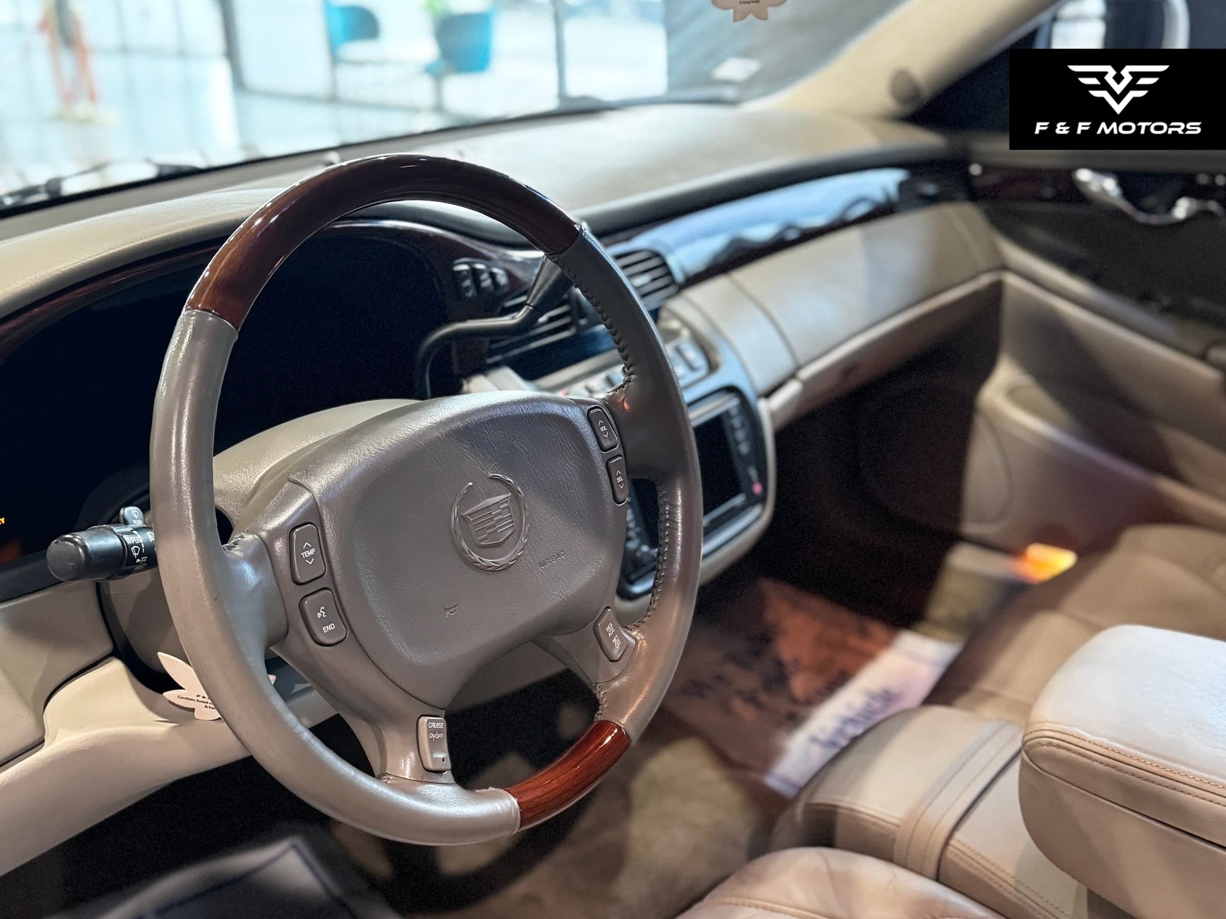 2002 Cadillac Deville DHS — Interior