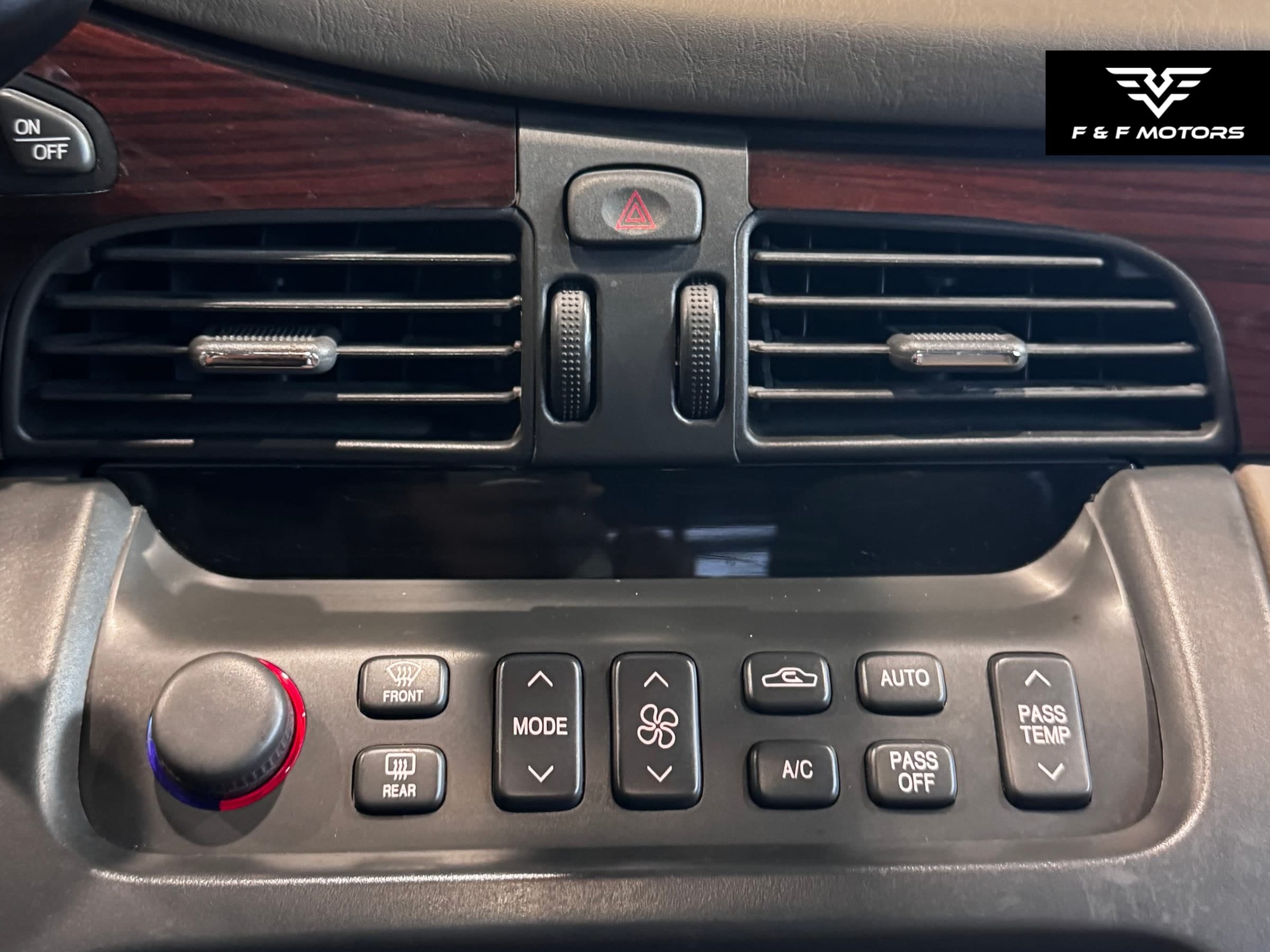 2002 Cadillac Deville DHS — Interior