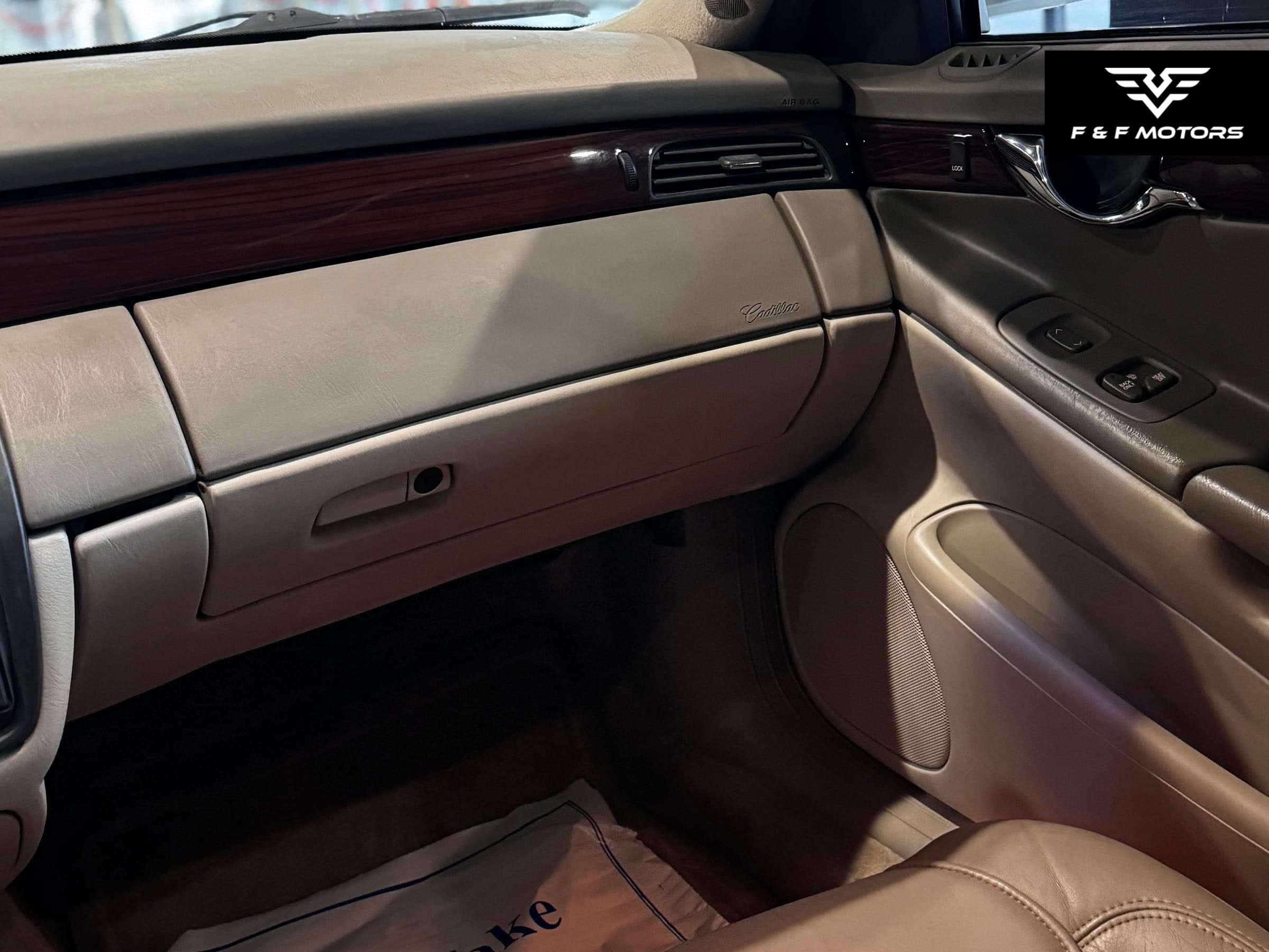 2002 Cadillac Deville DHS — Interior