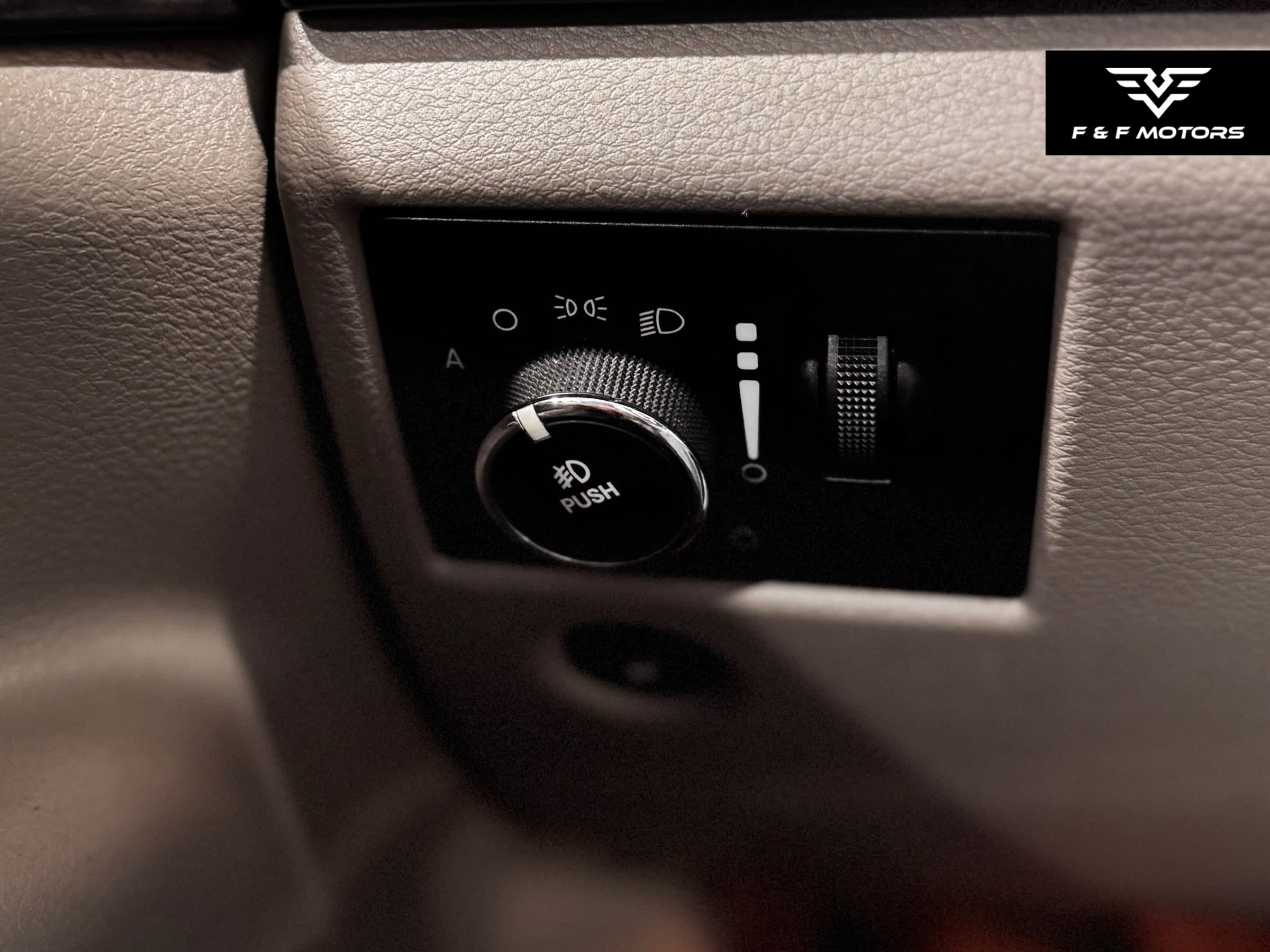 2011 Jeep Grand Cherokee Laredo — Exterior
