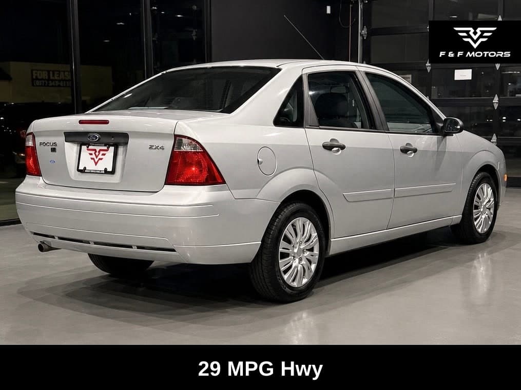 2005 Ford Focus SE photo 3