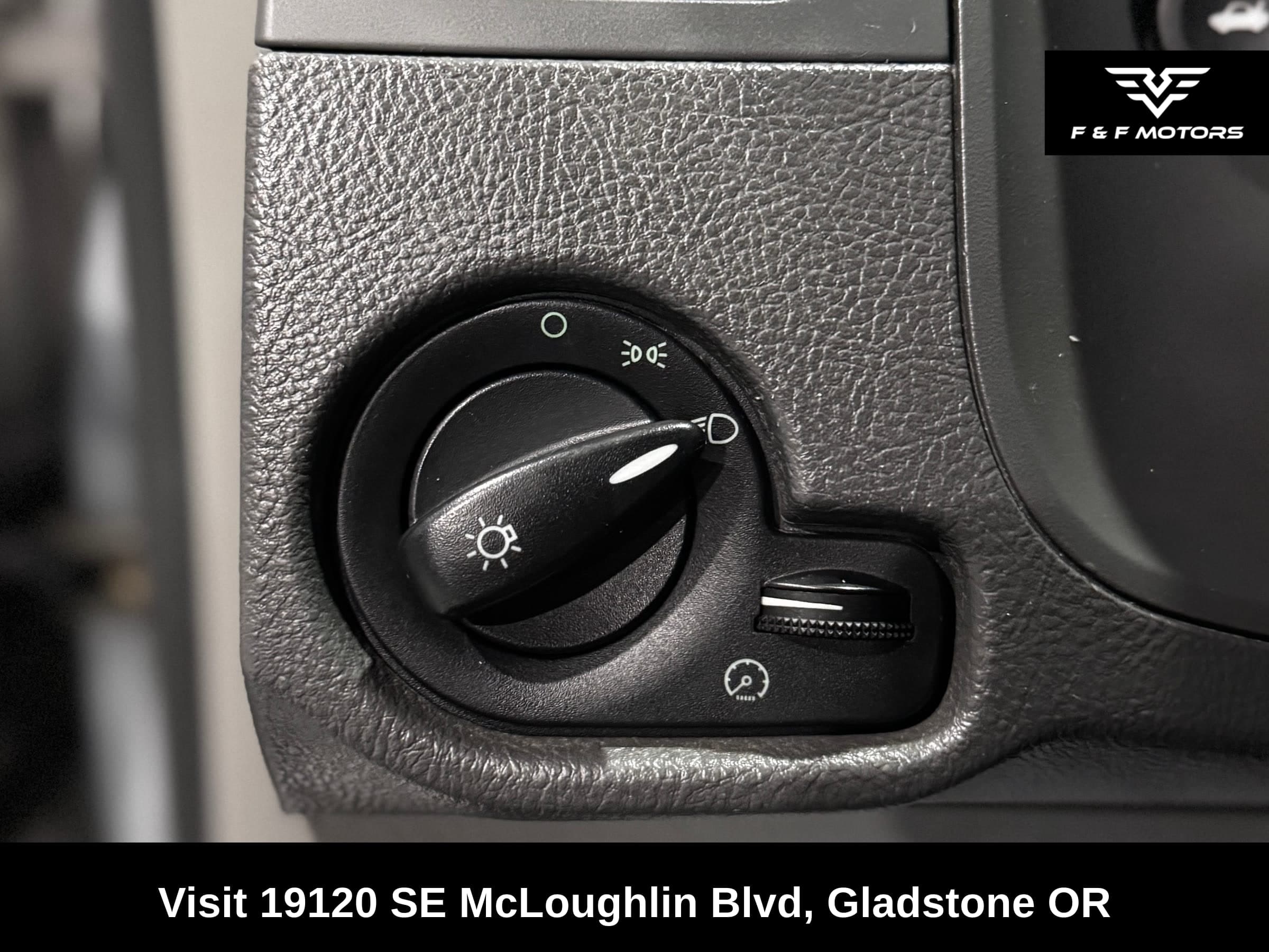 2005 Ford Focus SE — Interior