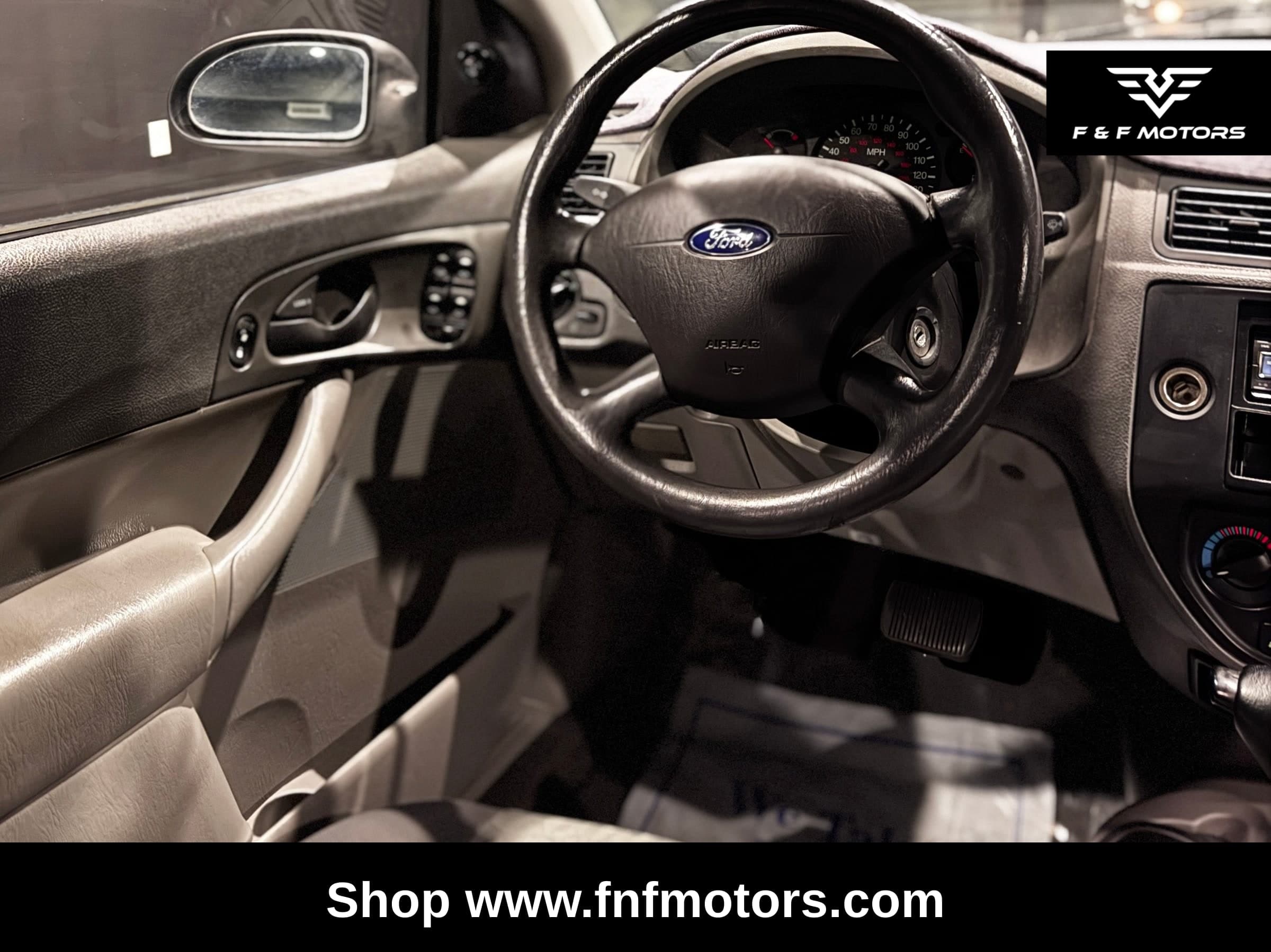 2005 Ford Focus SE — Interior