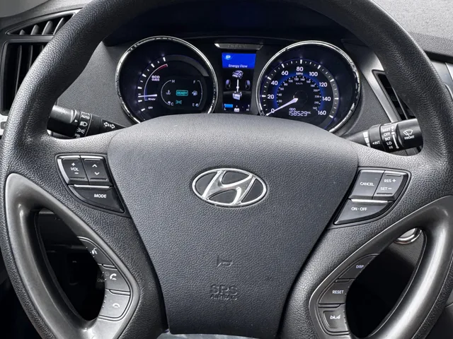 2012 Hyundai Sonata Middle level — Interior · Photo 10