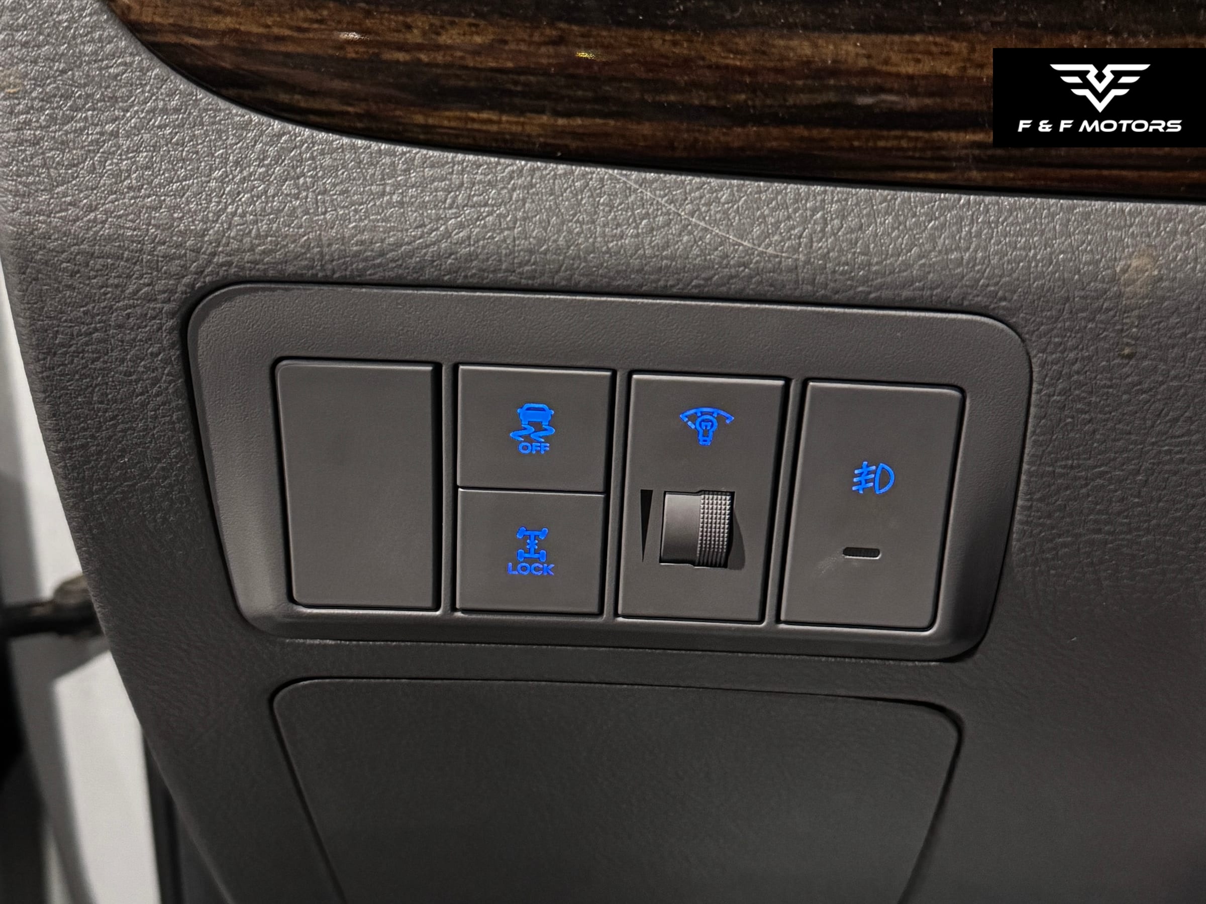 2011 Hyundai Santa Fe SE — Interior
