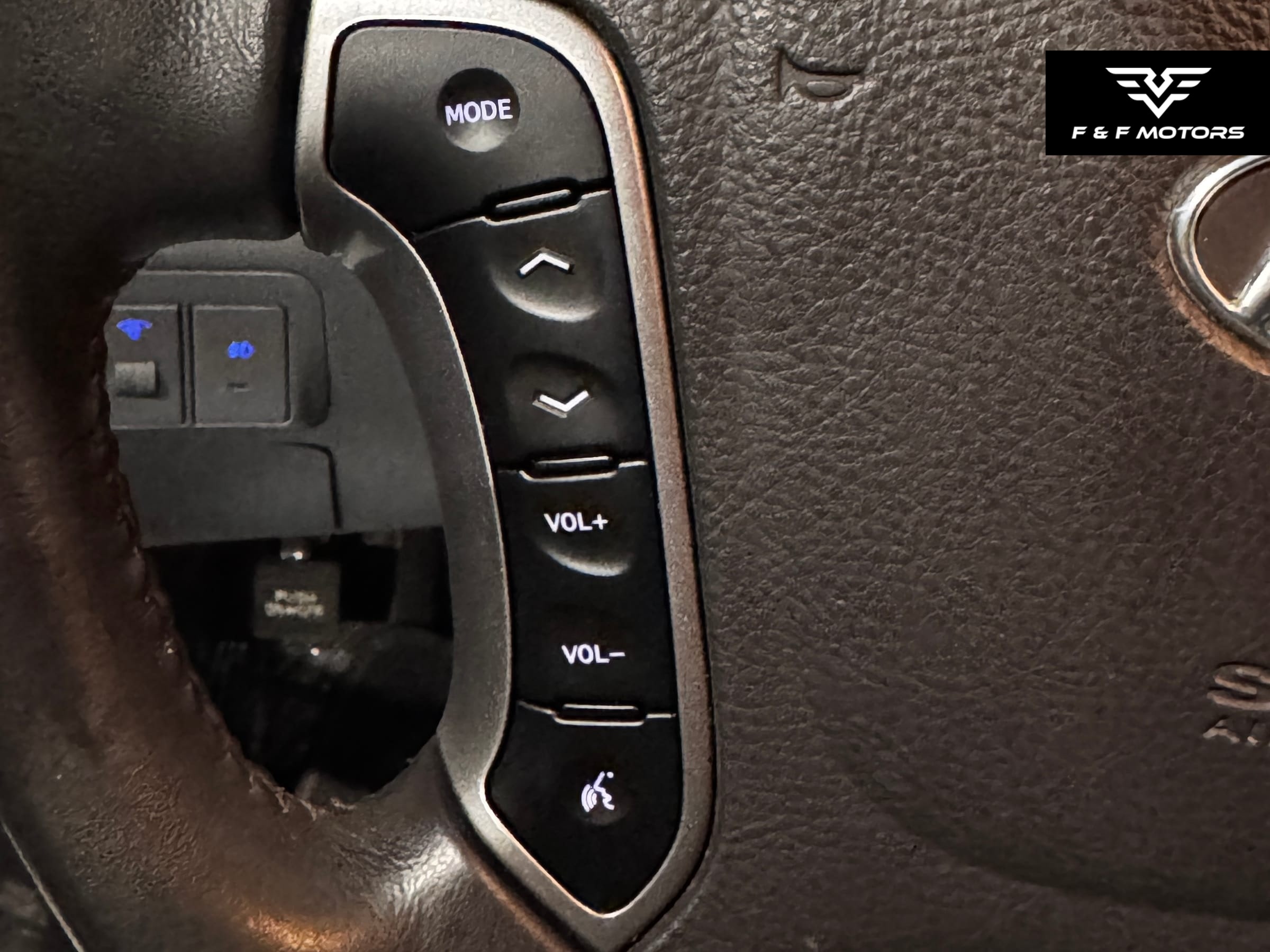 2011 Hyundai Santa Fe SE — Interior