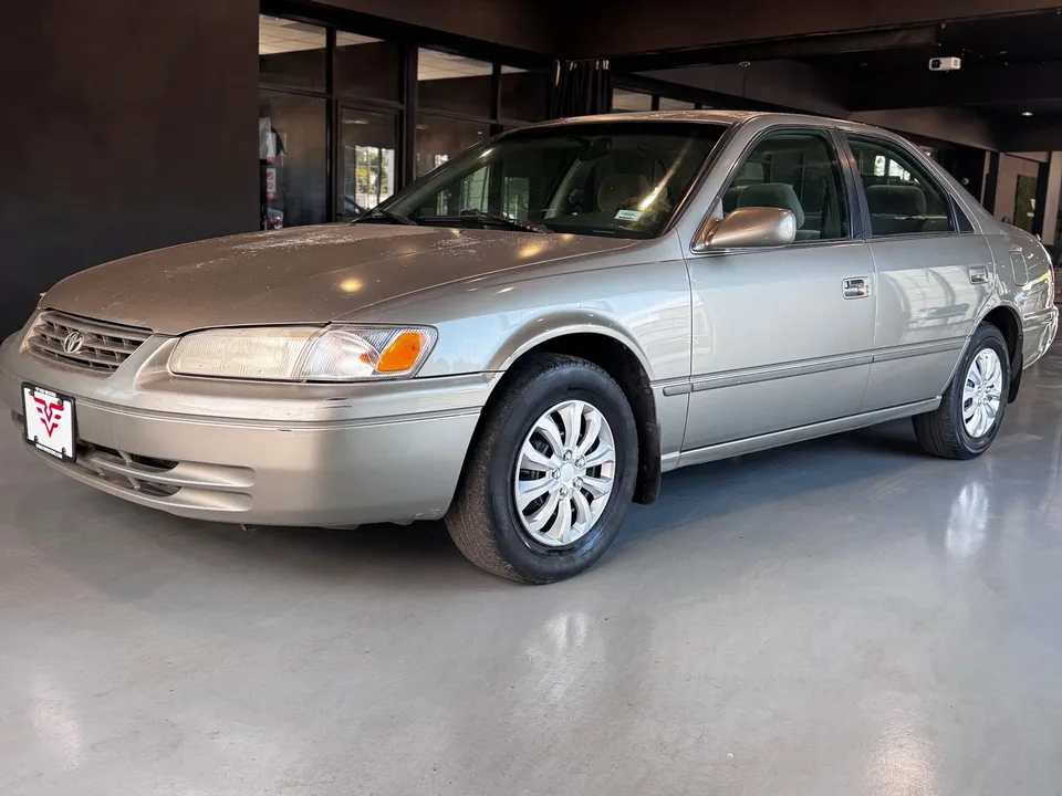 1997 Toyota Camry — Exterior · Photo 2