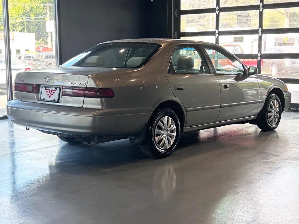 1997 Toyota Camry — Exterior · Photo 3