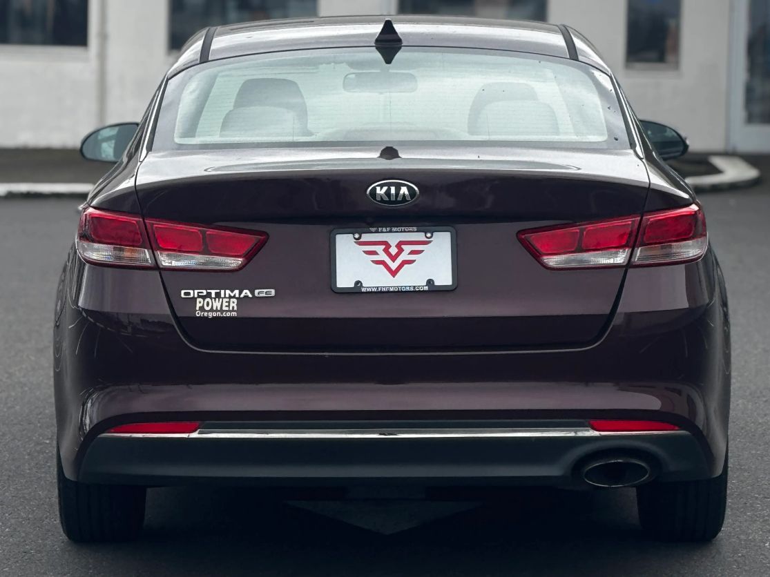 2016 KIA Optima GL - Photo 8