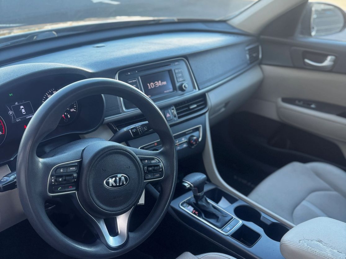 2016 KIA Optima GL - Photo 9