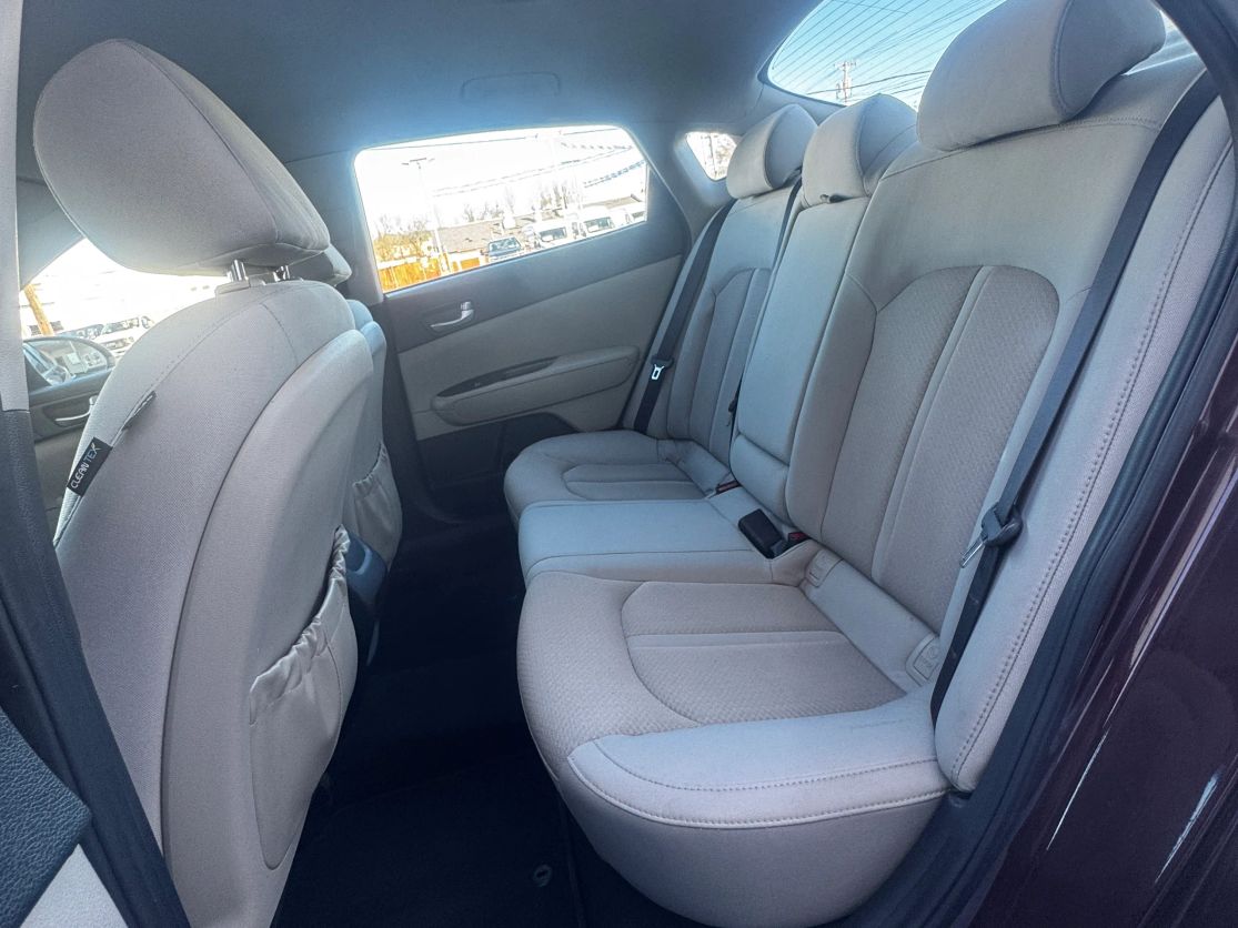 2016 KIA Optima GL - Photo 13