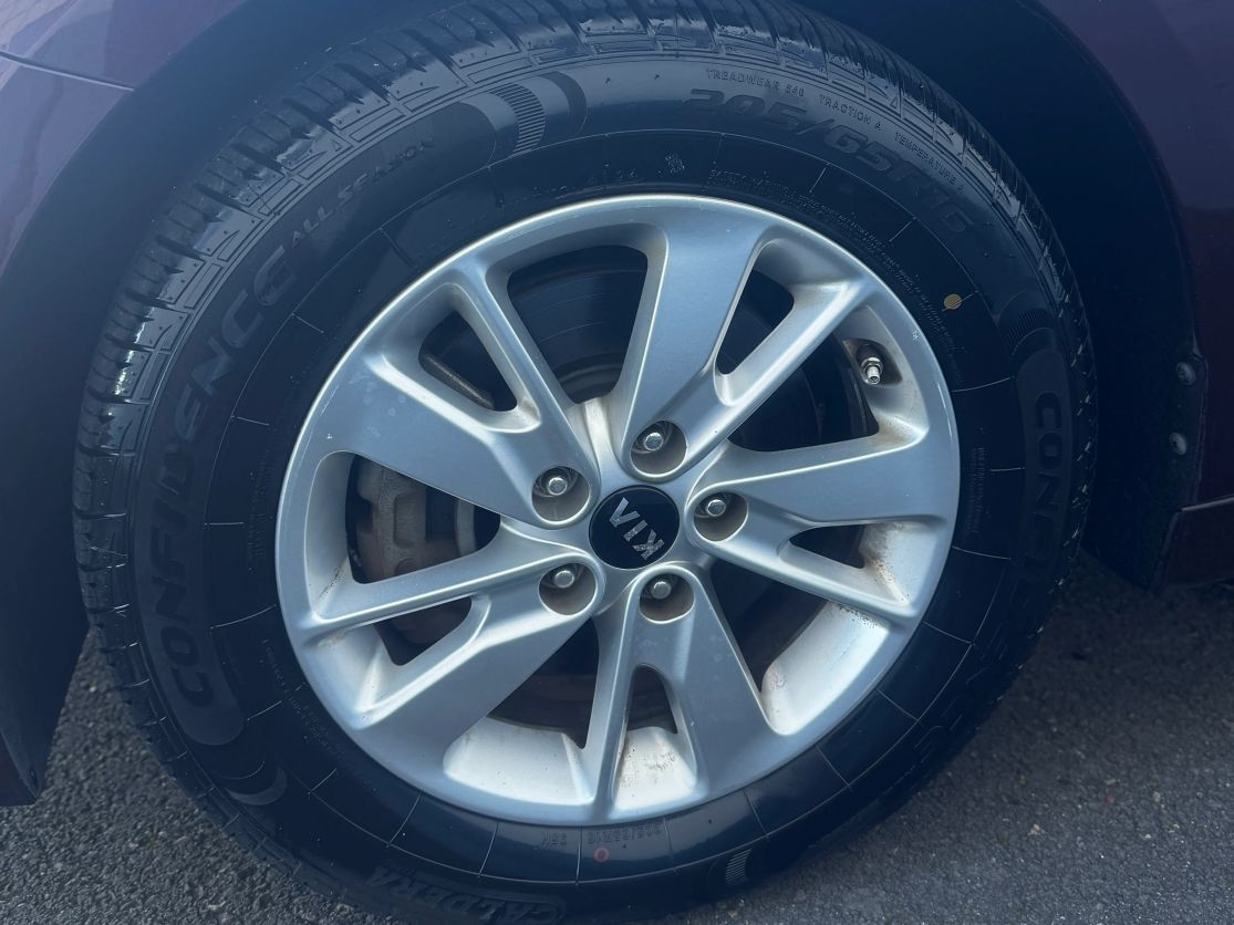 2016 KIA Optima GL - Photo 17