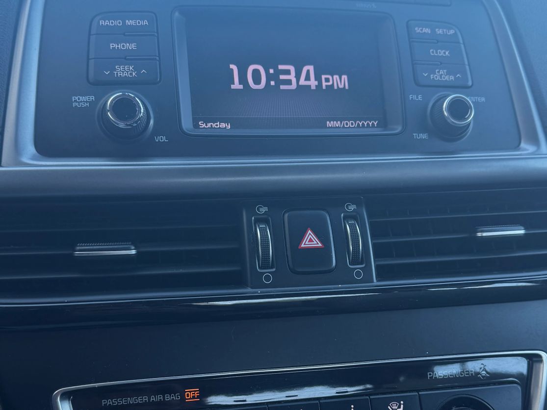 2016 KIA Optima GL - Photo 18