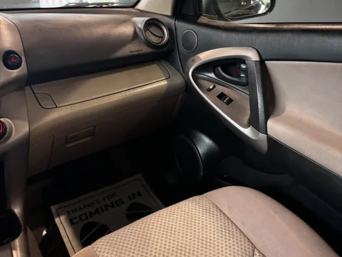 2007 Toyota RAV4 Standard (with Third seat) — Interior