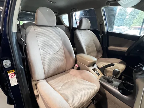2007 Toyota RAV4 Standard (with Third seat) photo 12