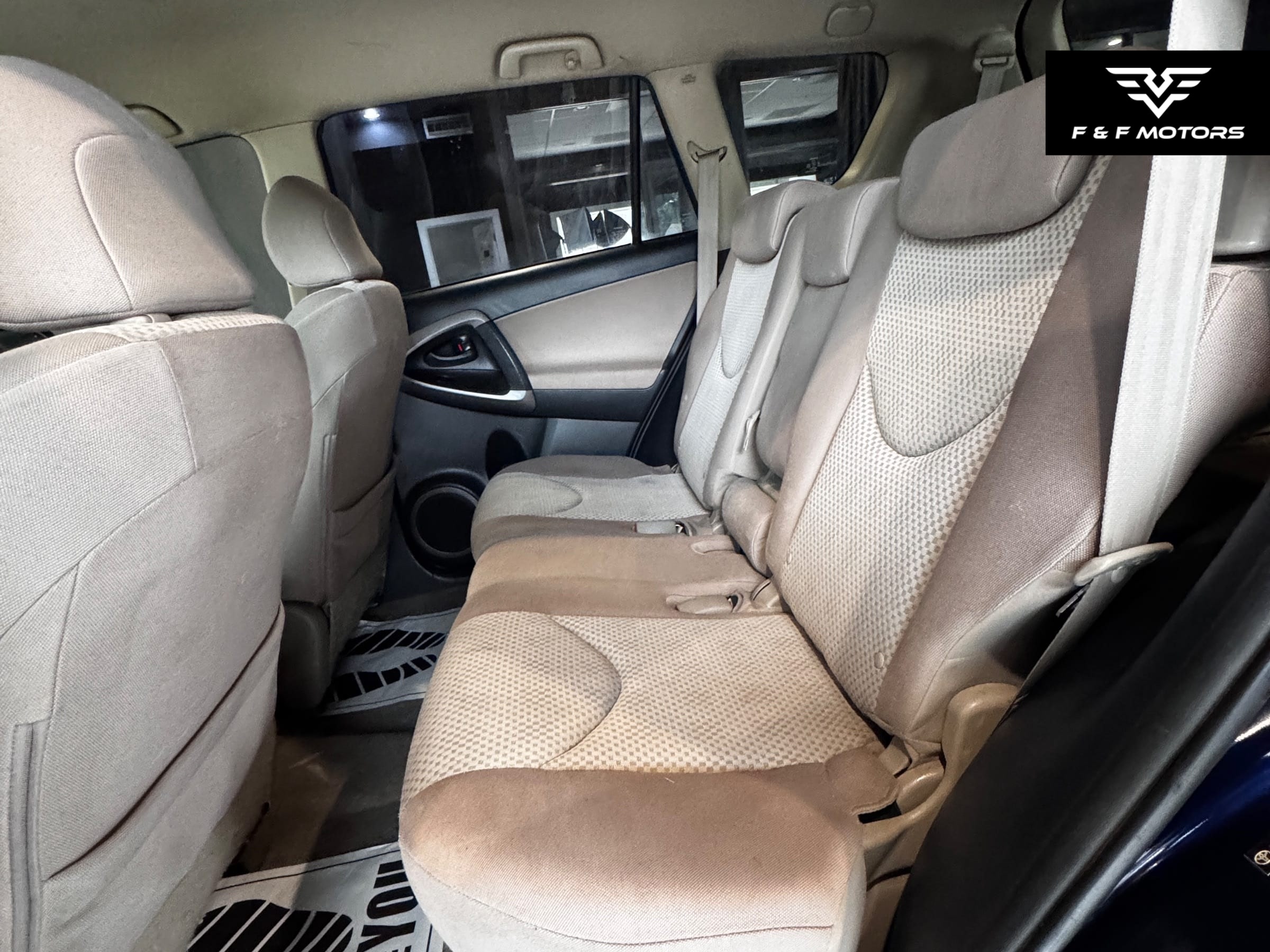 2007 Toyota RAV4 Standard (with Third seat) — Interior