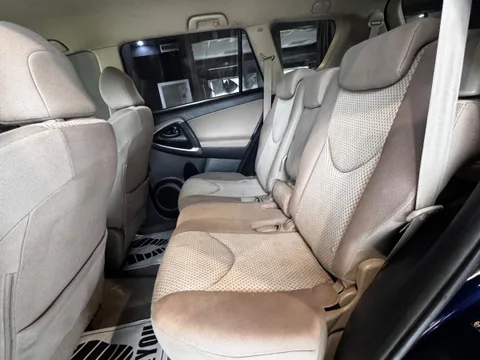2007 Toyota RAV4 Standard (with Third seat) — Interior