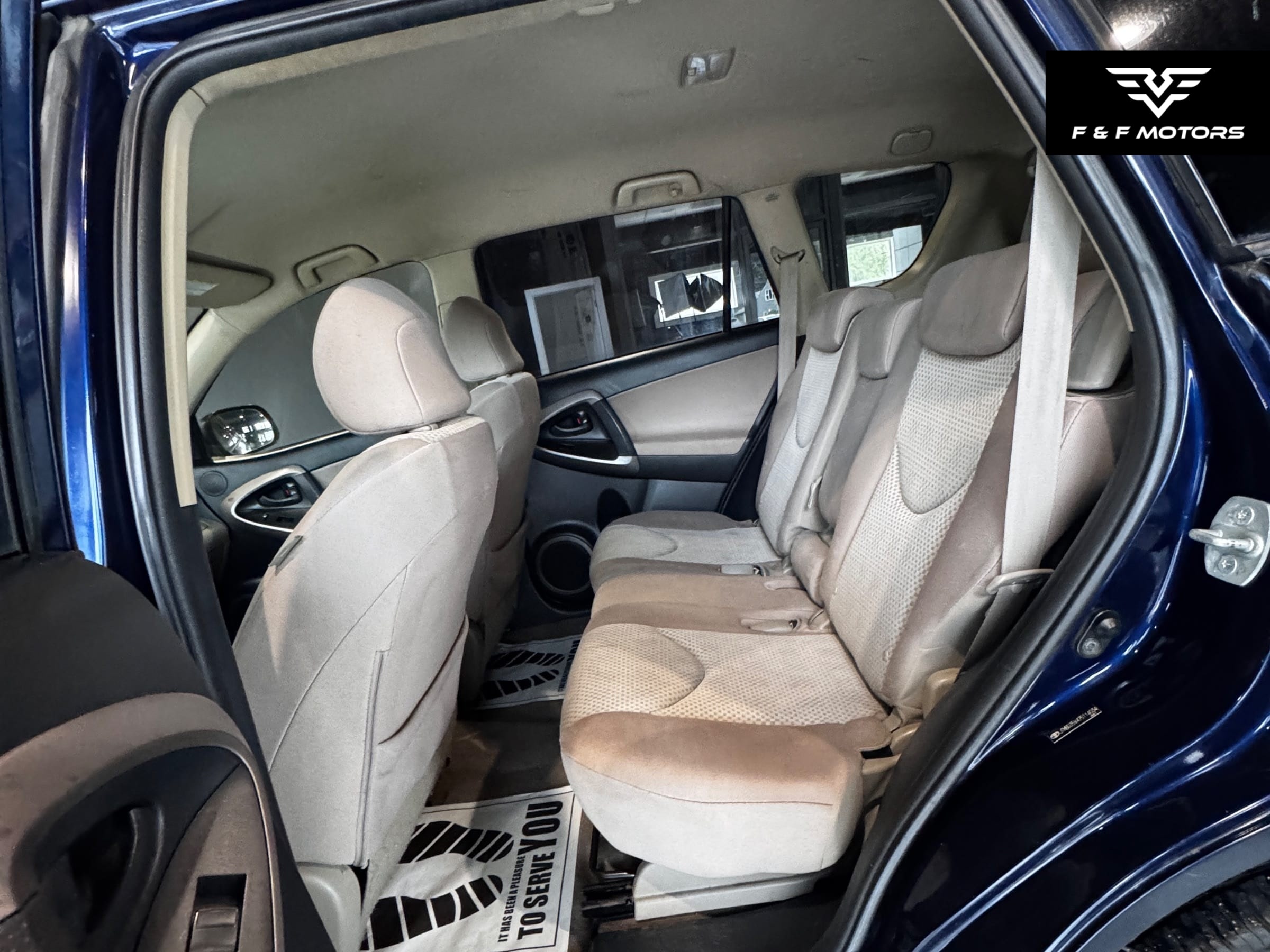 2007 Toyota RAV4 Standard (with Third seat) — Interior