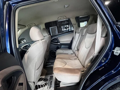2007 Toyota RAV4 Standard (with Third seat) — Interior
