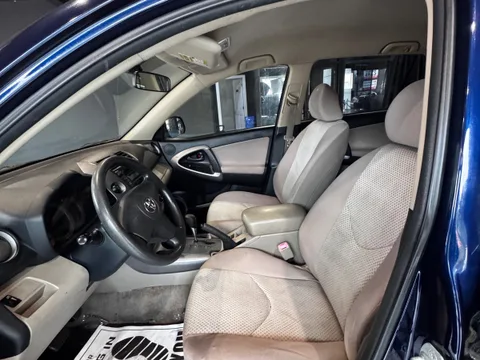 2007 Toyota RAV4 Standard (with Third seat) — Interior