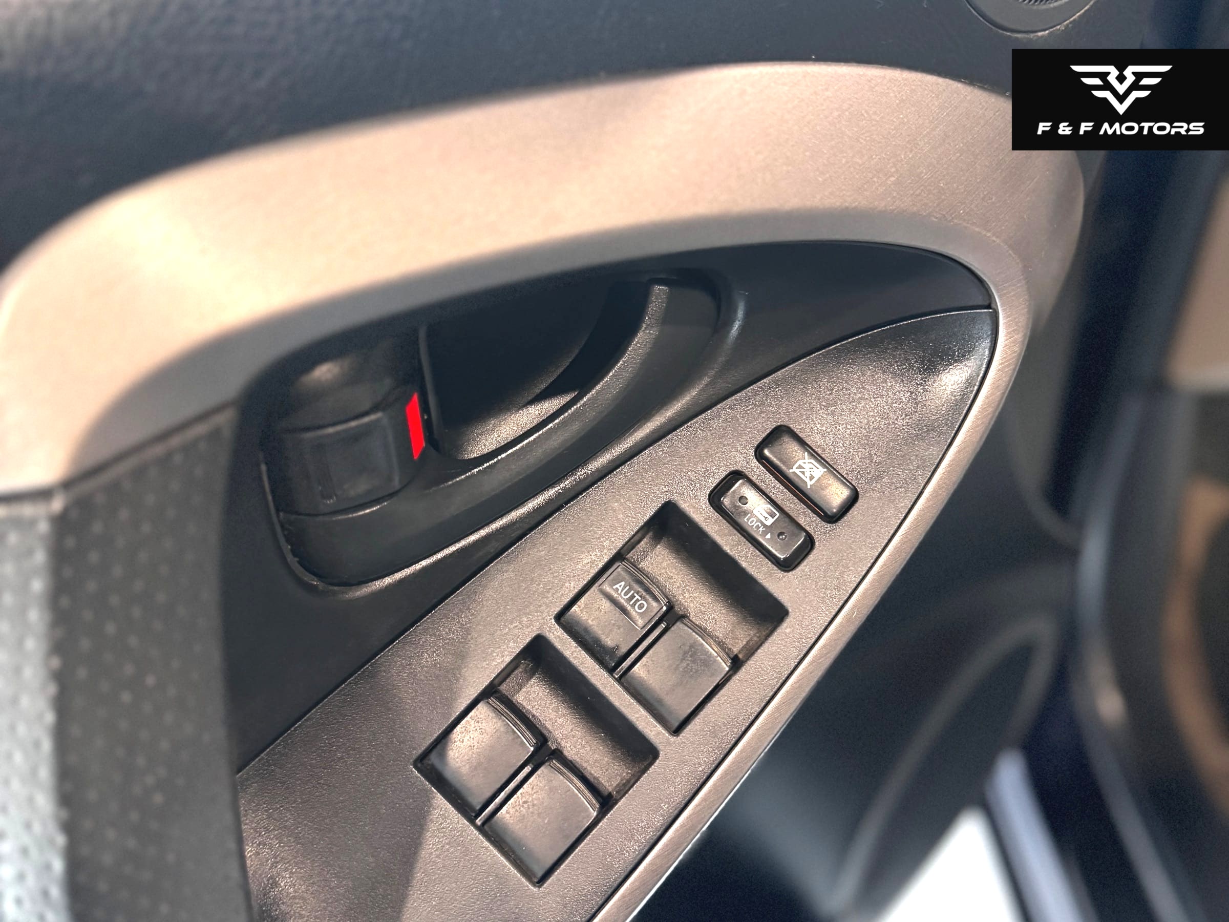 2007 Toyota RAV4 Standard (with Third seat) — Interior