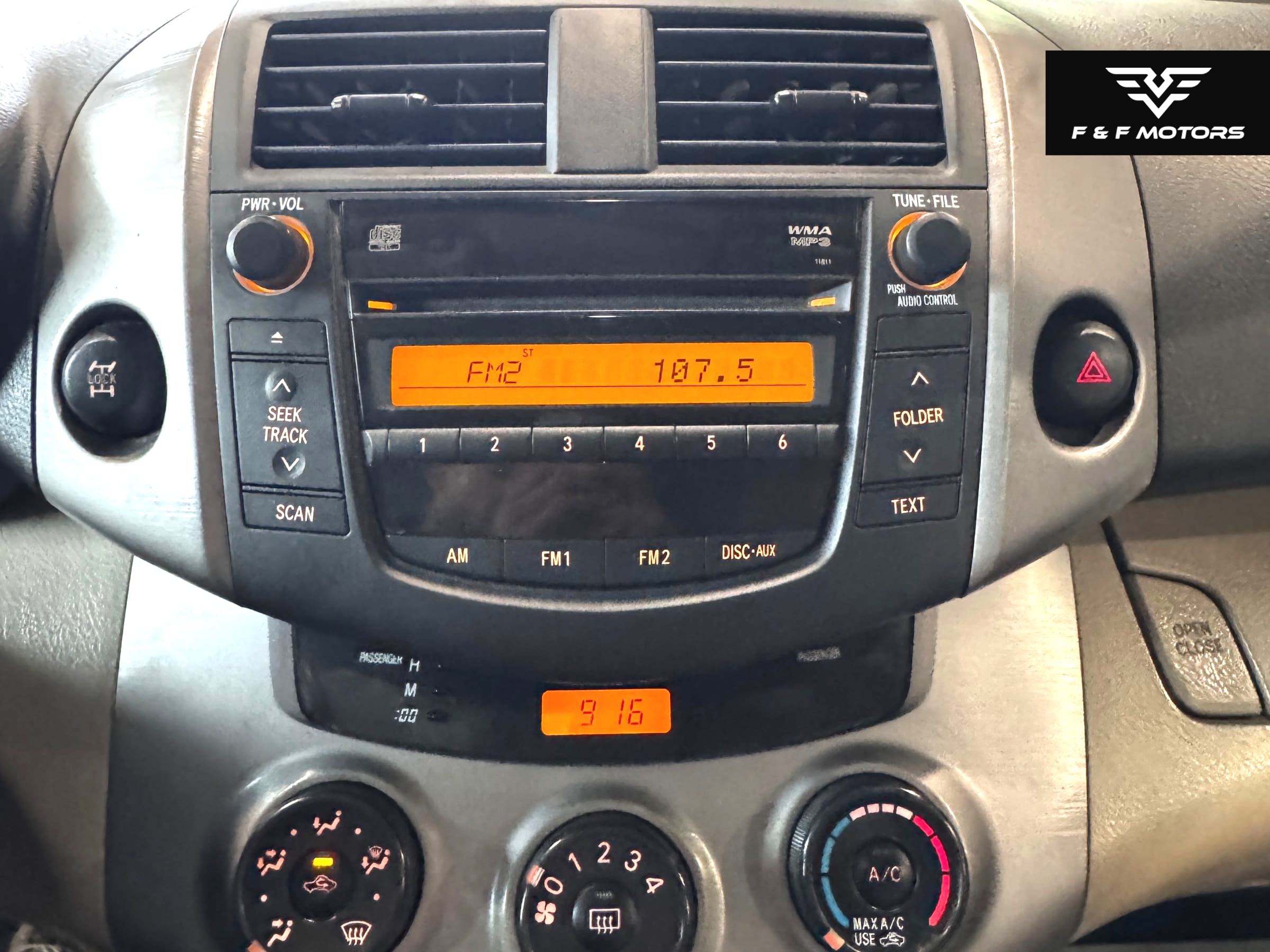 2007 Toyota RAV4 Standard (with Third seat) photo 21