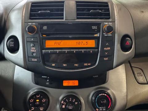 2007 Toyota RAV4 Standard (with Third seat) photo 21