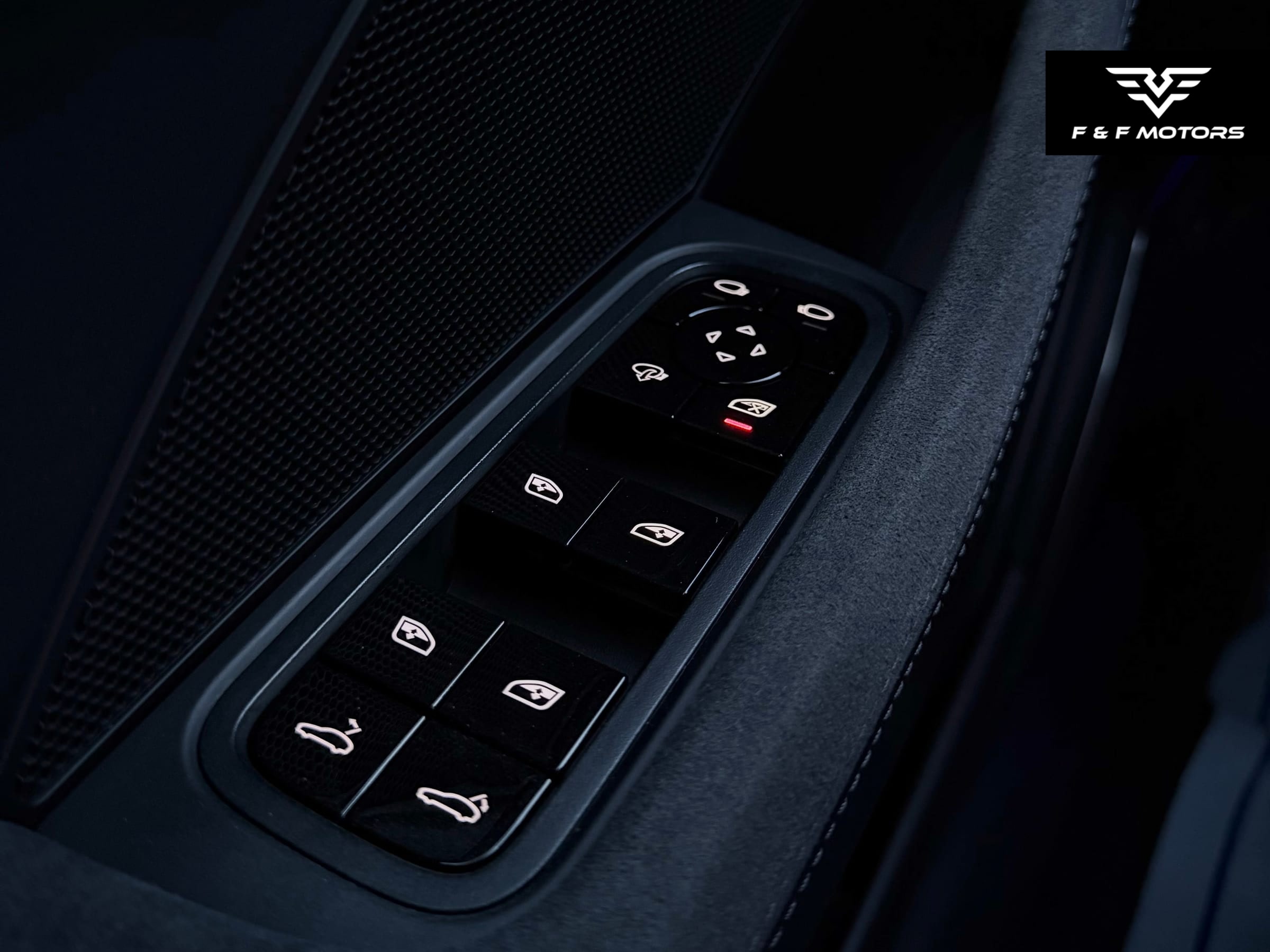 2020 Porsche Panamera GTS — Interior