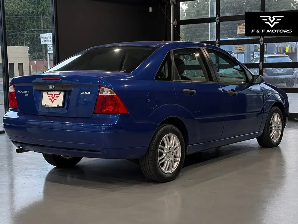 2005 Ford Focus ZX4 — Exterior