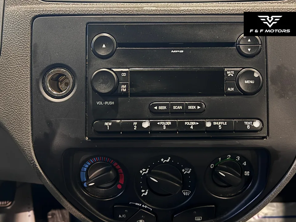 2005 Ford Focus ZX4 — Interior