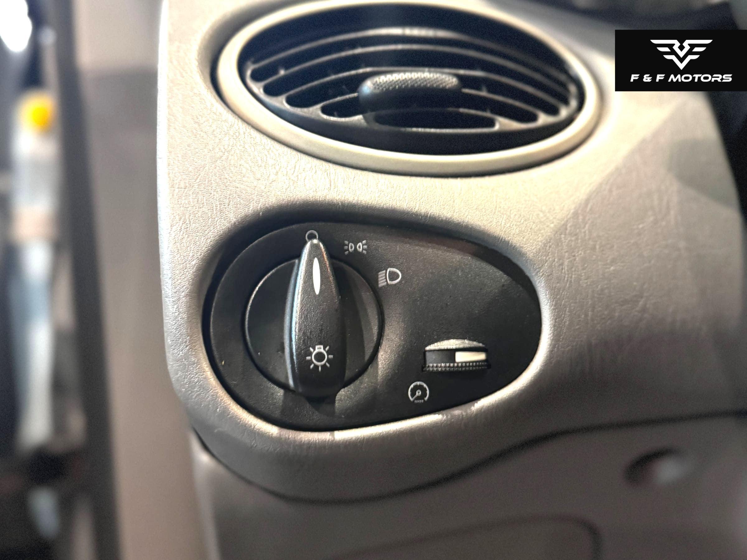 2002 Ford Focus SE — Interior
