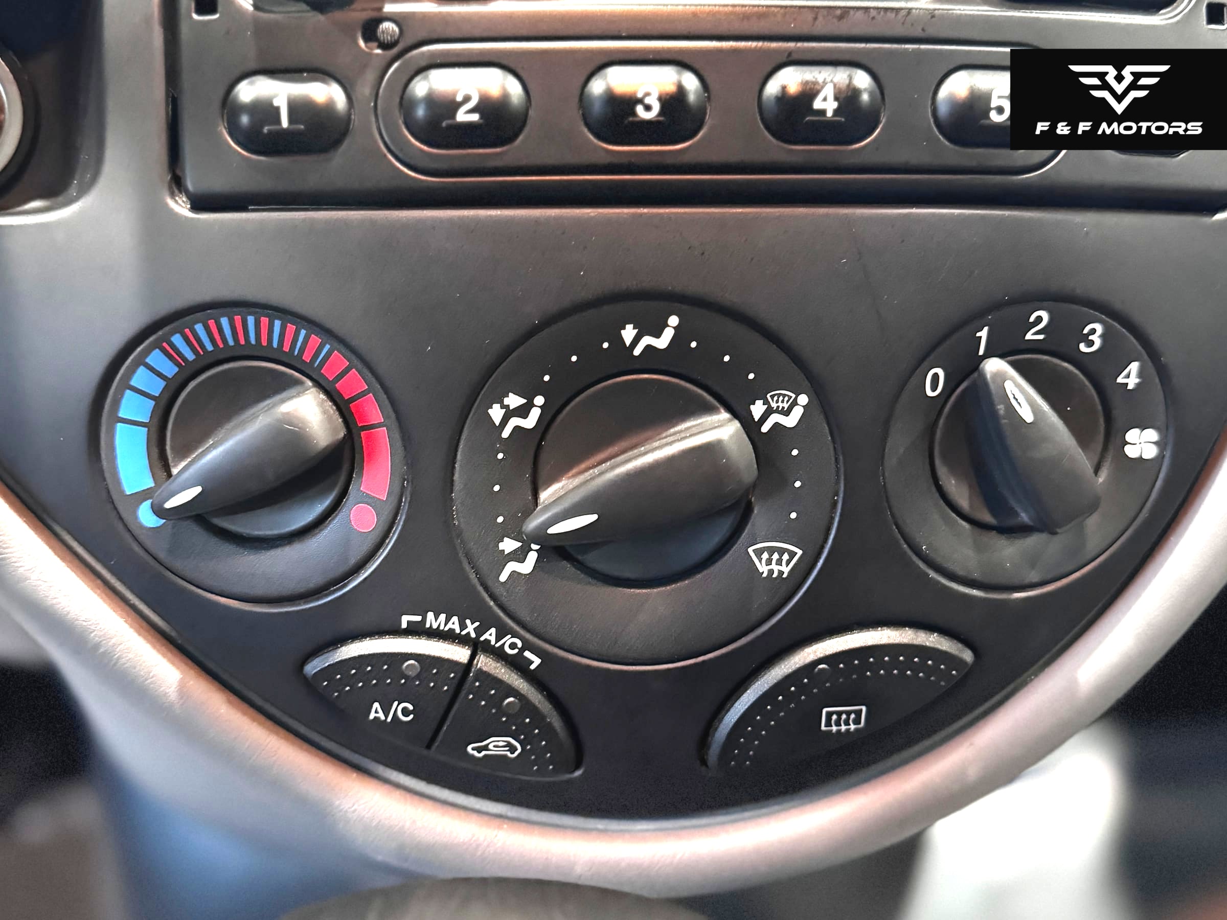 2002 Ford Focus SE photo 18