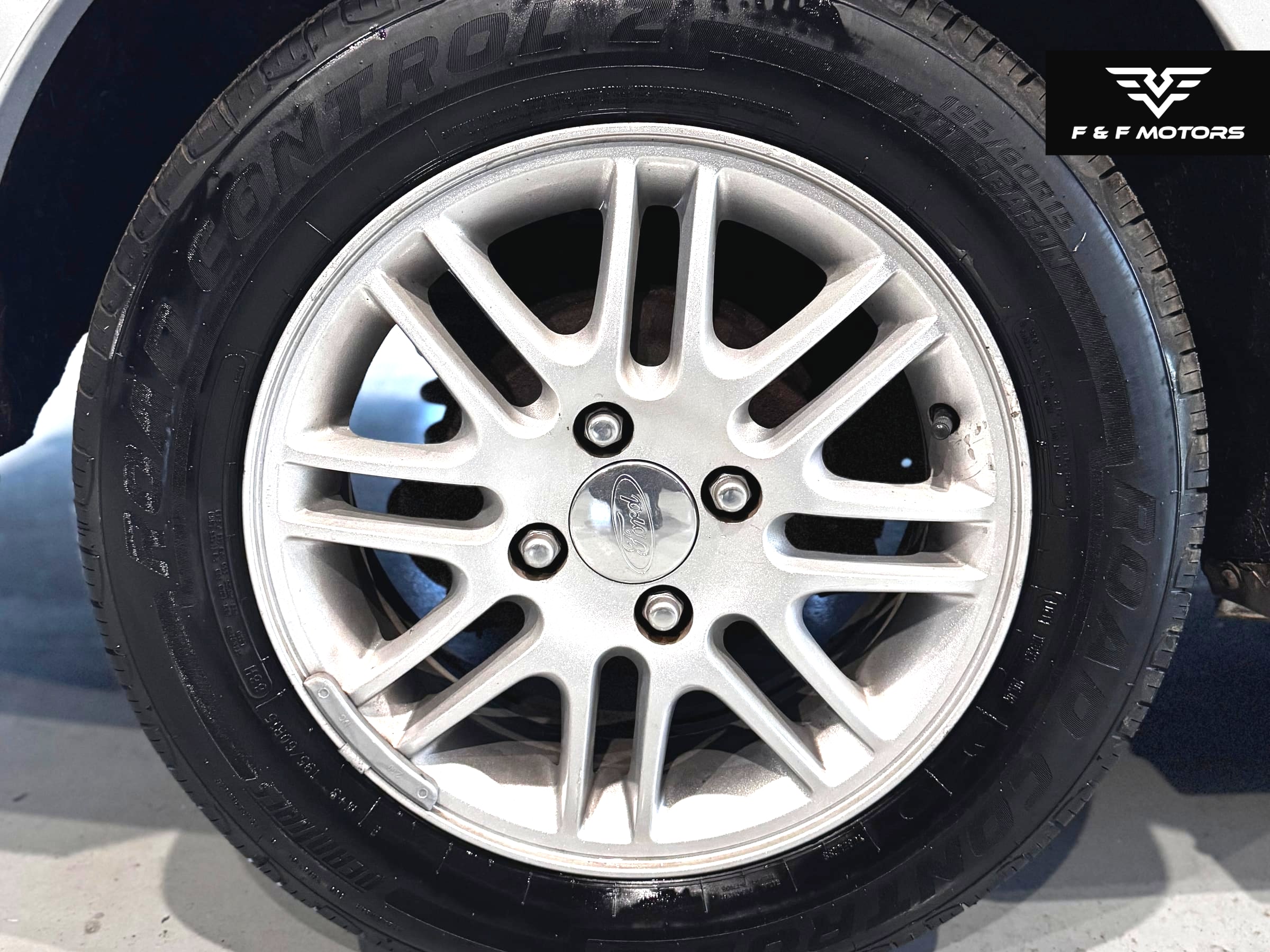 2002 Ford Focus SE — Wheels