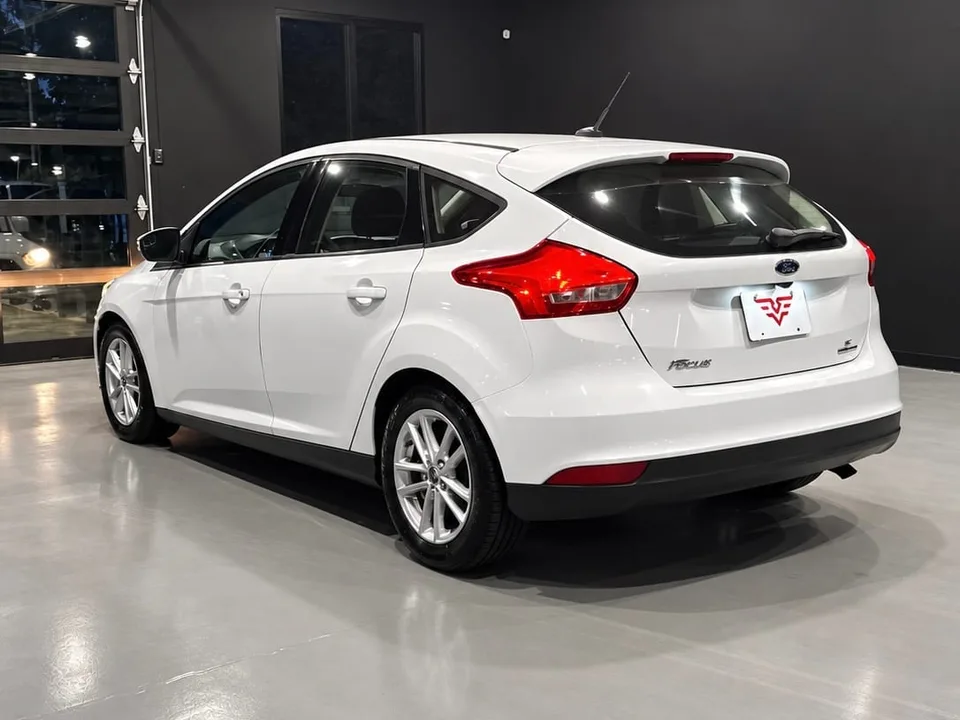 2016 Ford Focus SE — Exterior