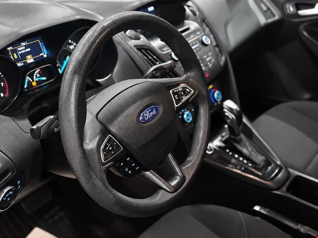 2016 Ford Focus SE — Interior · Photo 7